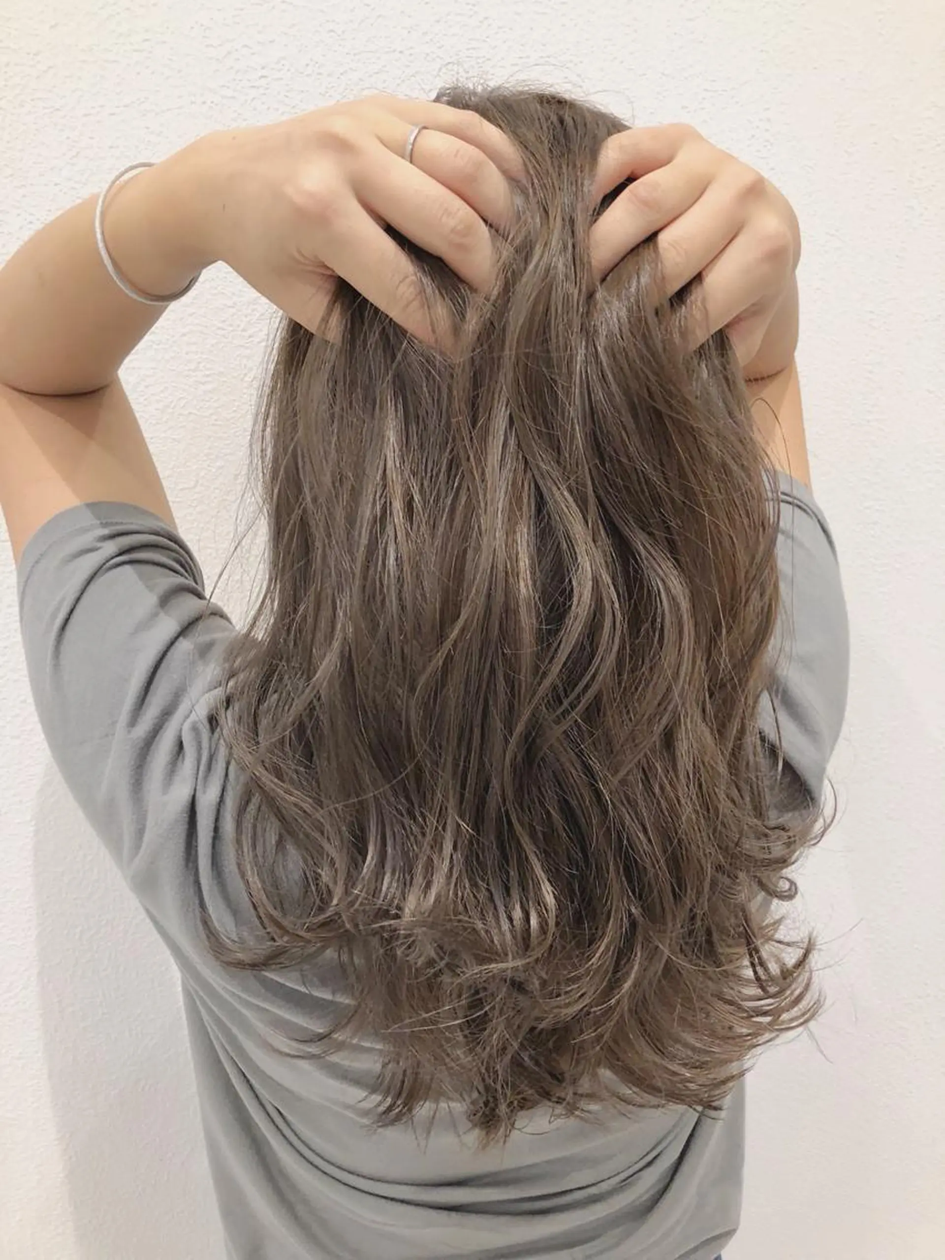 ロング ハイライト 岸 保奈美のヘアスタイル