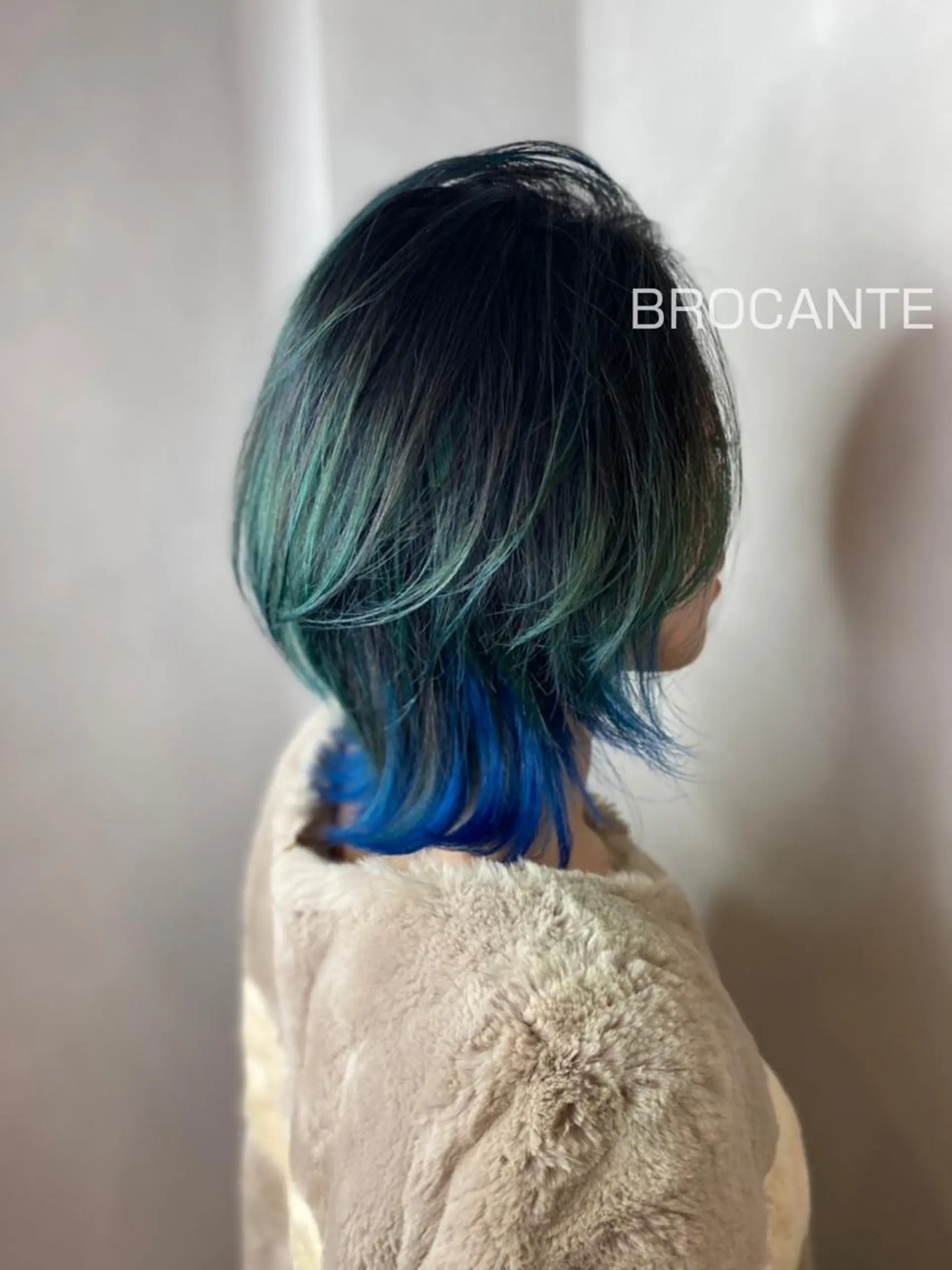 ミディアム カラー バレイヤージュ ブリーチ ブルーカラー ケアブリーチ エメラルドグリーン ヘアカラー BROCANTE立川 karasawa.nのヘアスタイル