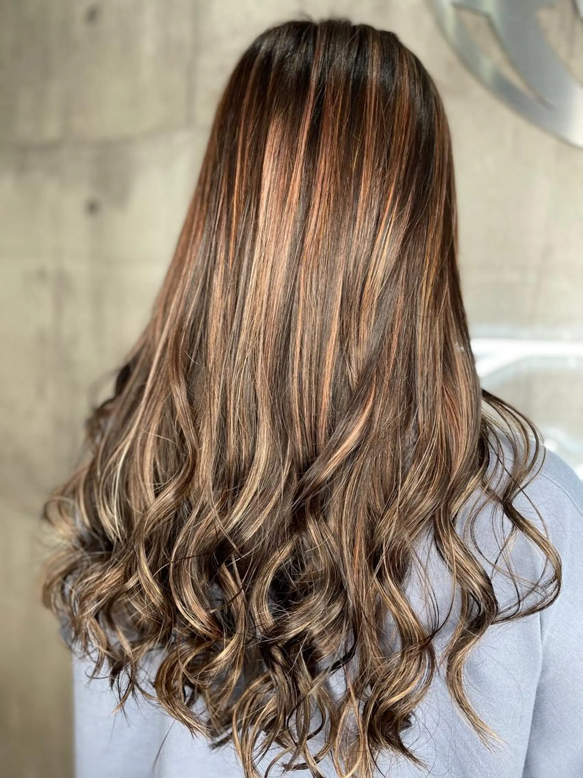 ロング カラー パーマ ヘアアレンジ メンズ キッズ ネイル マツエク・マツパ アイブロウ シールエクステ メンズバレイヤージュ メンズハイライト メンズインナーカラー メンズ韓国風 韓国/顔周り/透明感 /レイヤー/ひなたのヘアスタイル