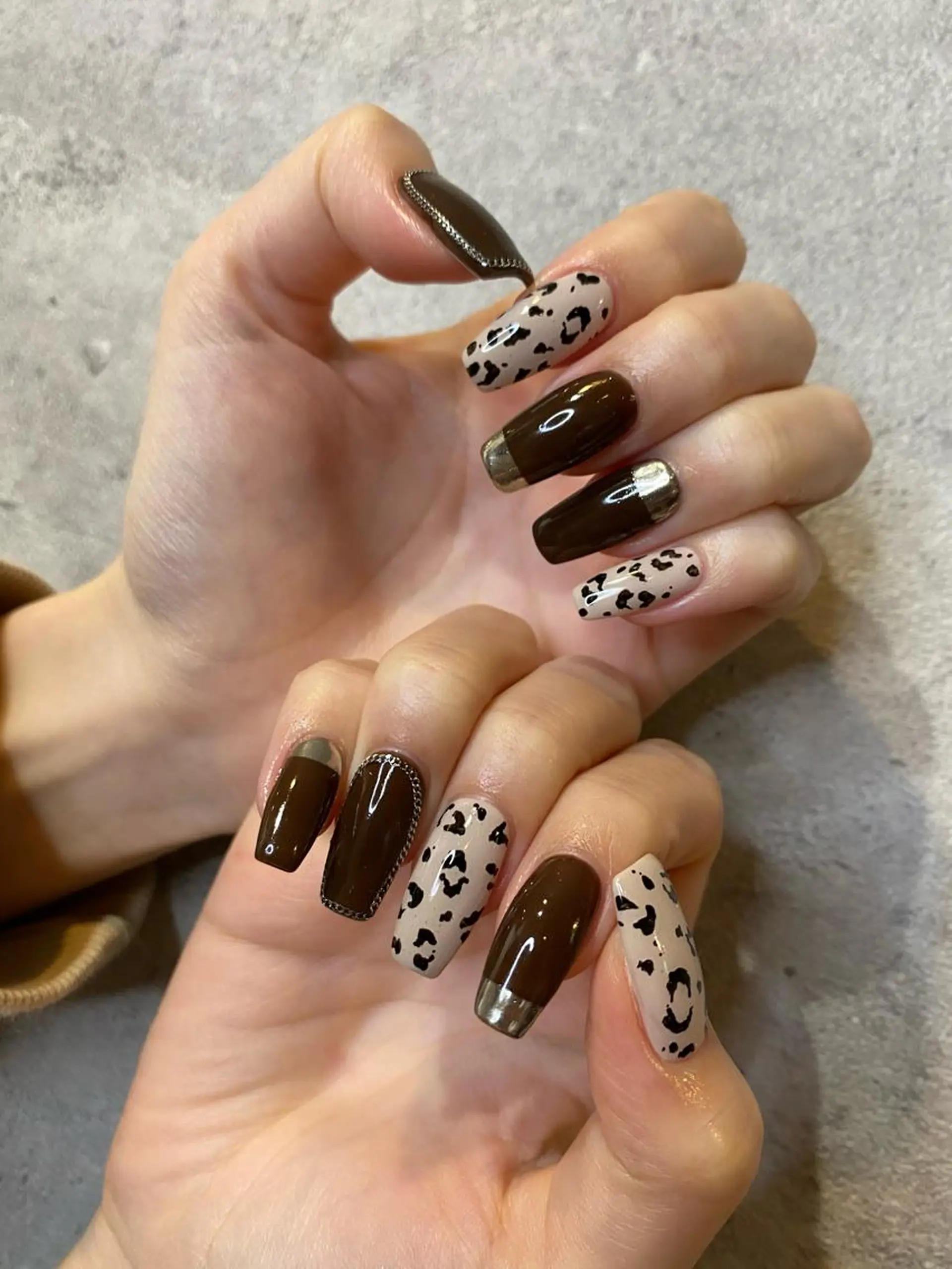 ネイル アニマル柄 ブラウン _white 上本町店のネイルデザイン