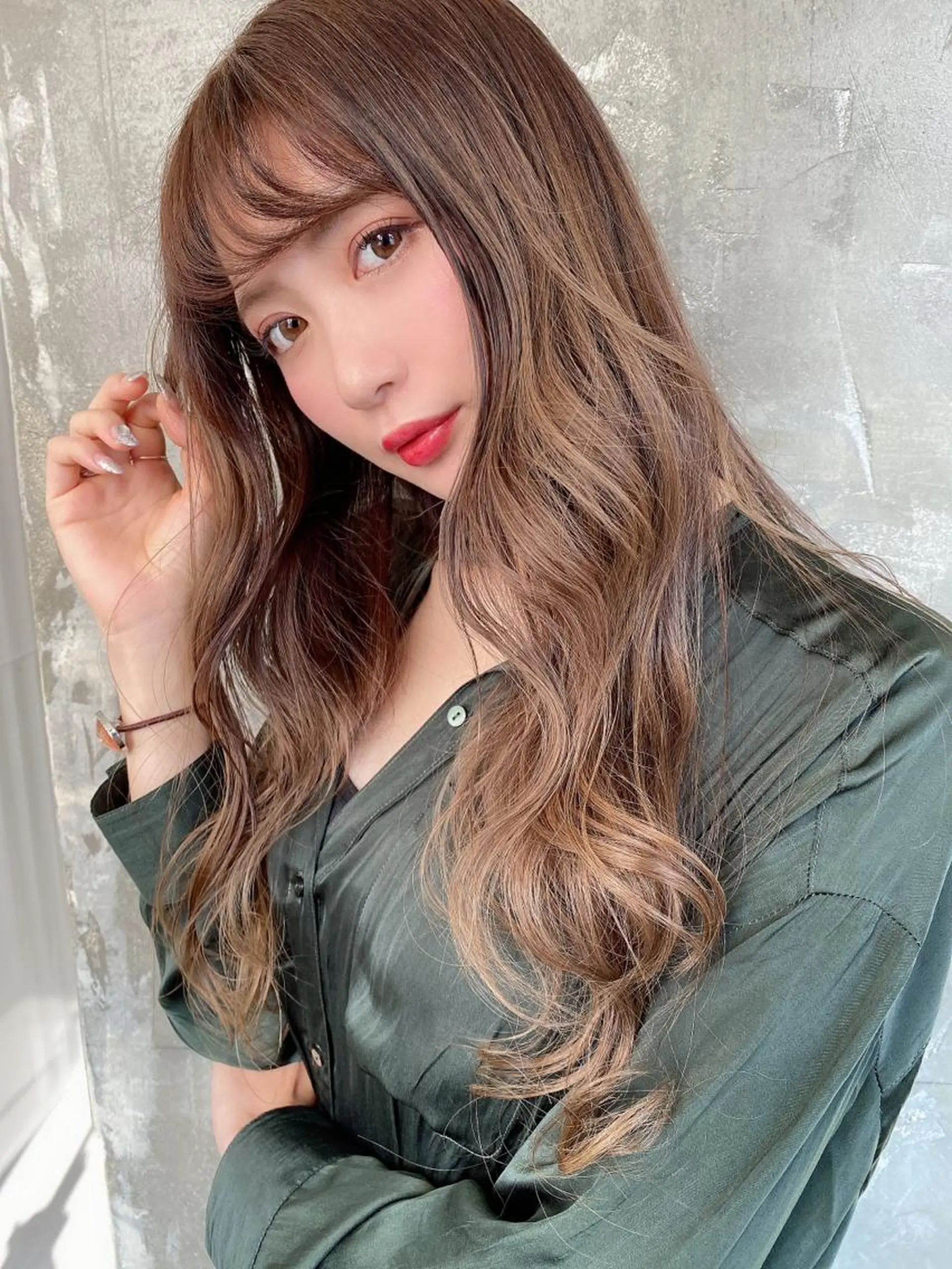 ミディアム アッシュ レイヤーカット/ 髪質改善/ハイライトのヘアスタイル