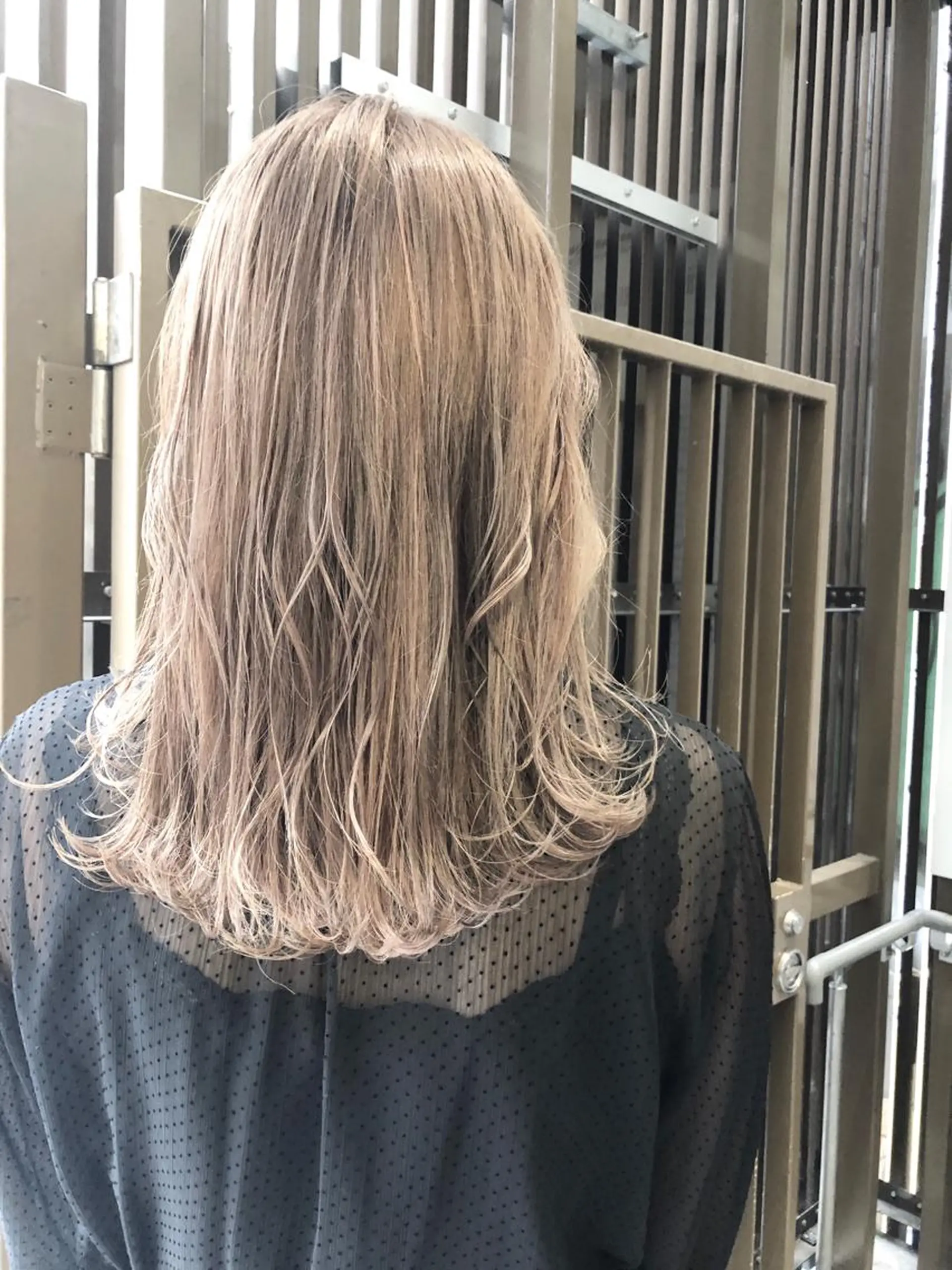 セミロング カラー カット ヘアカラー シールエクステ×美髪 改善/ヨシモトカンジのヘアスタイル