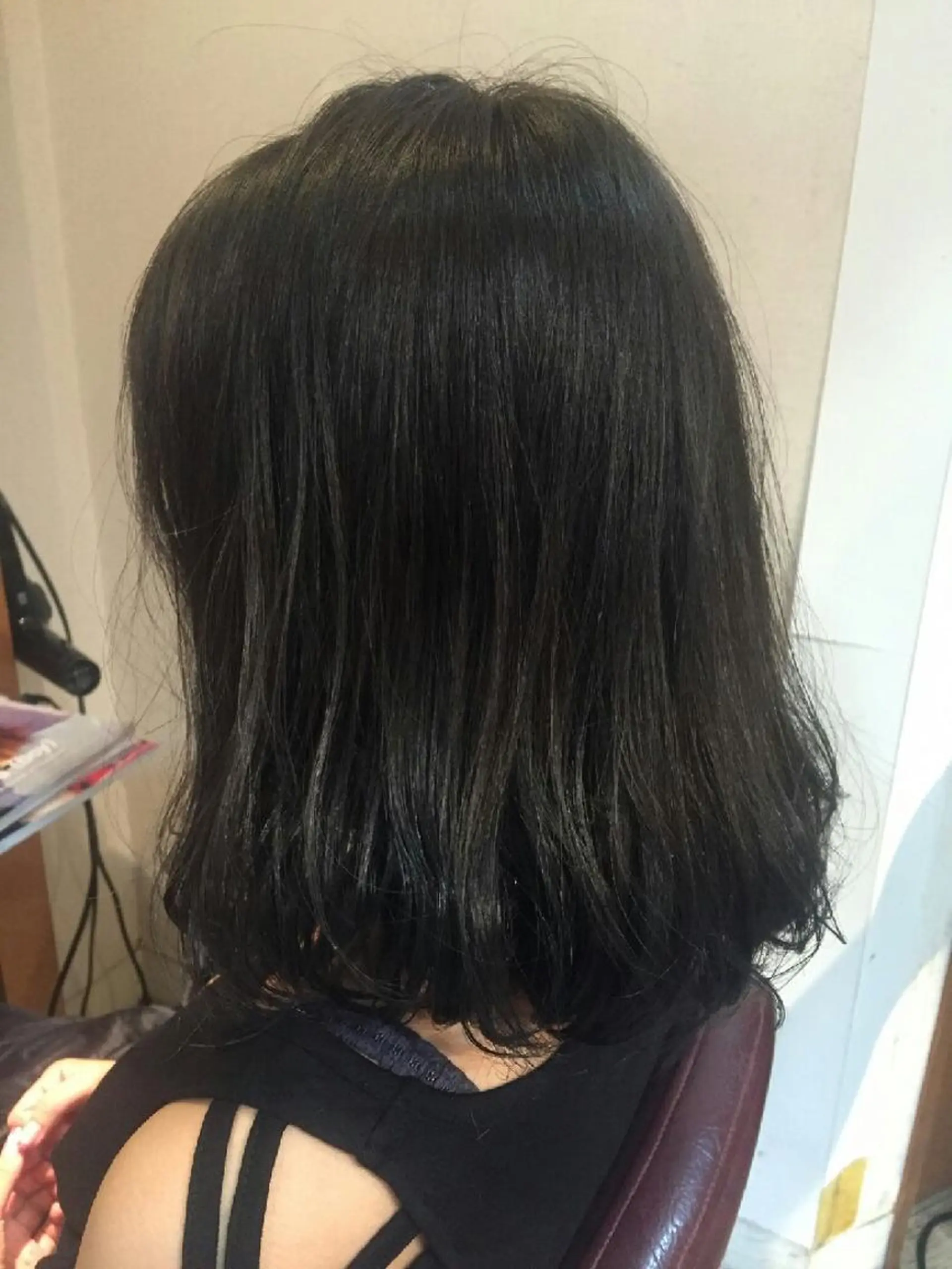 カラー ミディアム セミロング アッシュ ネイビーカラー 100%髪質改善特化 TRUNSのヘアスタイル