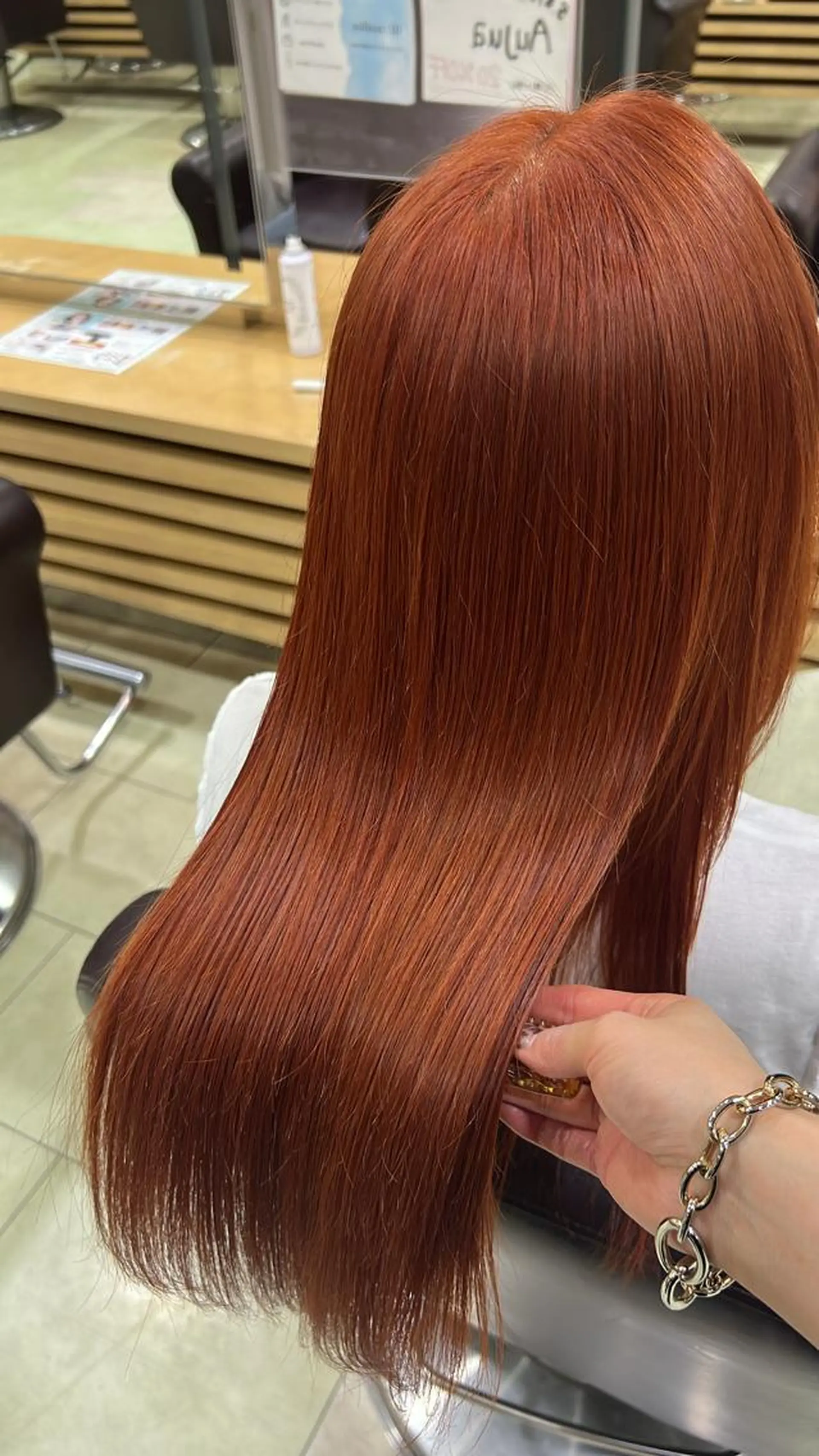 ミディアム 暖色ｶﾗｰ/ﾚｲﾔｰ ｶｯﾄ/Yunaのヘアスタイル