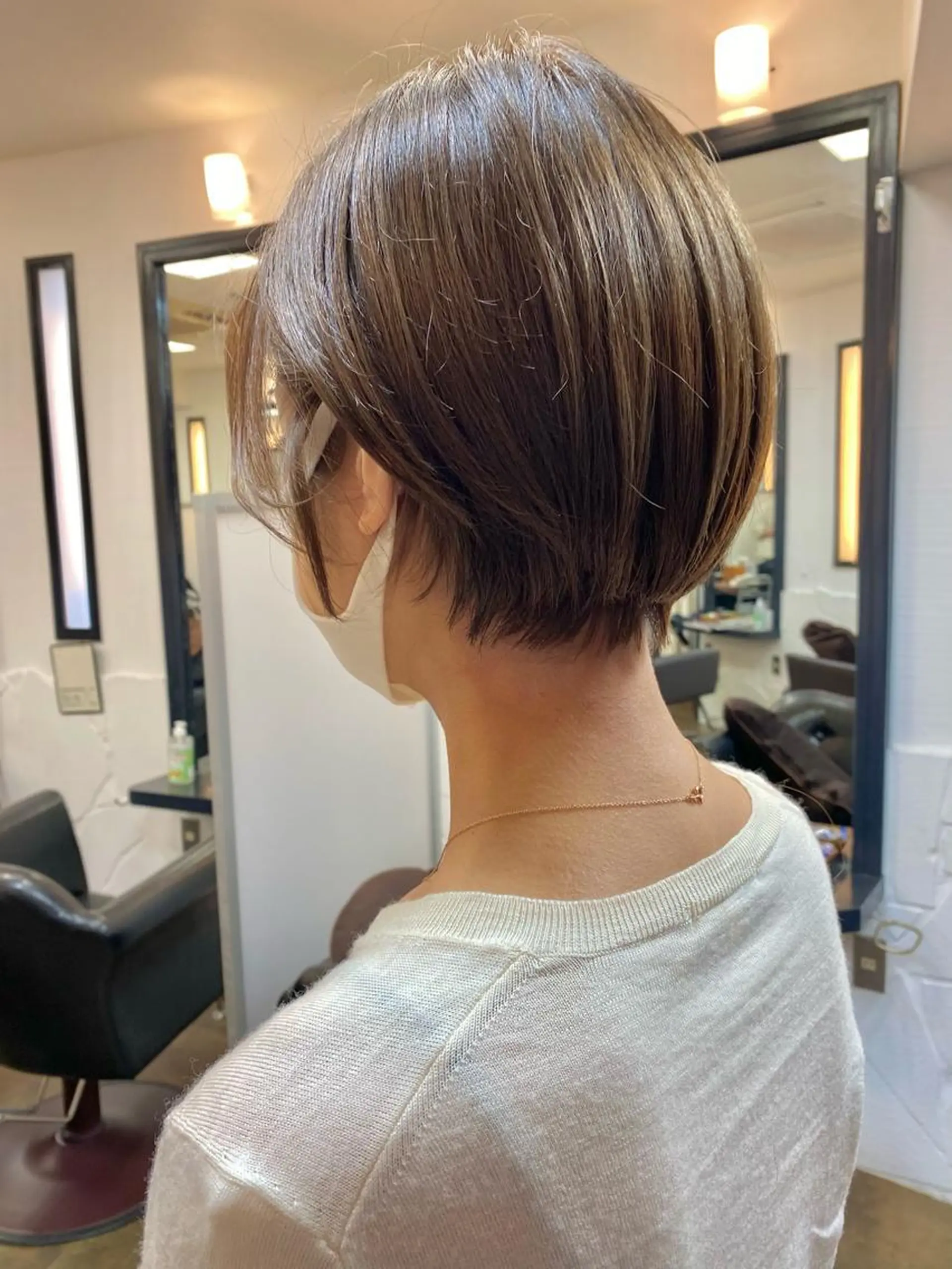 ショート カラー アッシュ ベージュカラー ショートヘア カット ヘアカラー トリートメント ボブ/縮毛矯正/ レイヤー/塚田のヘアスタイル