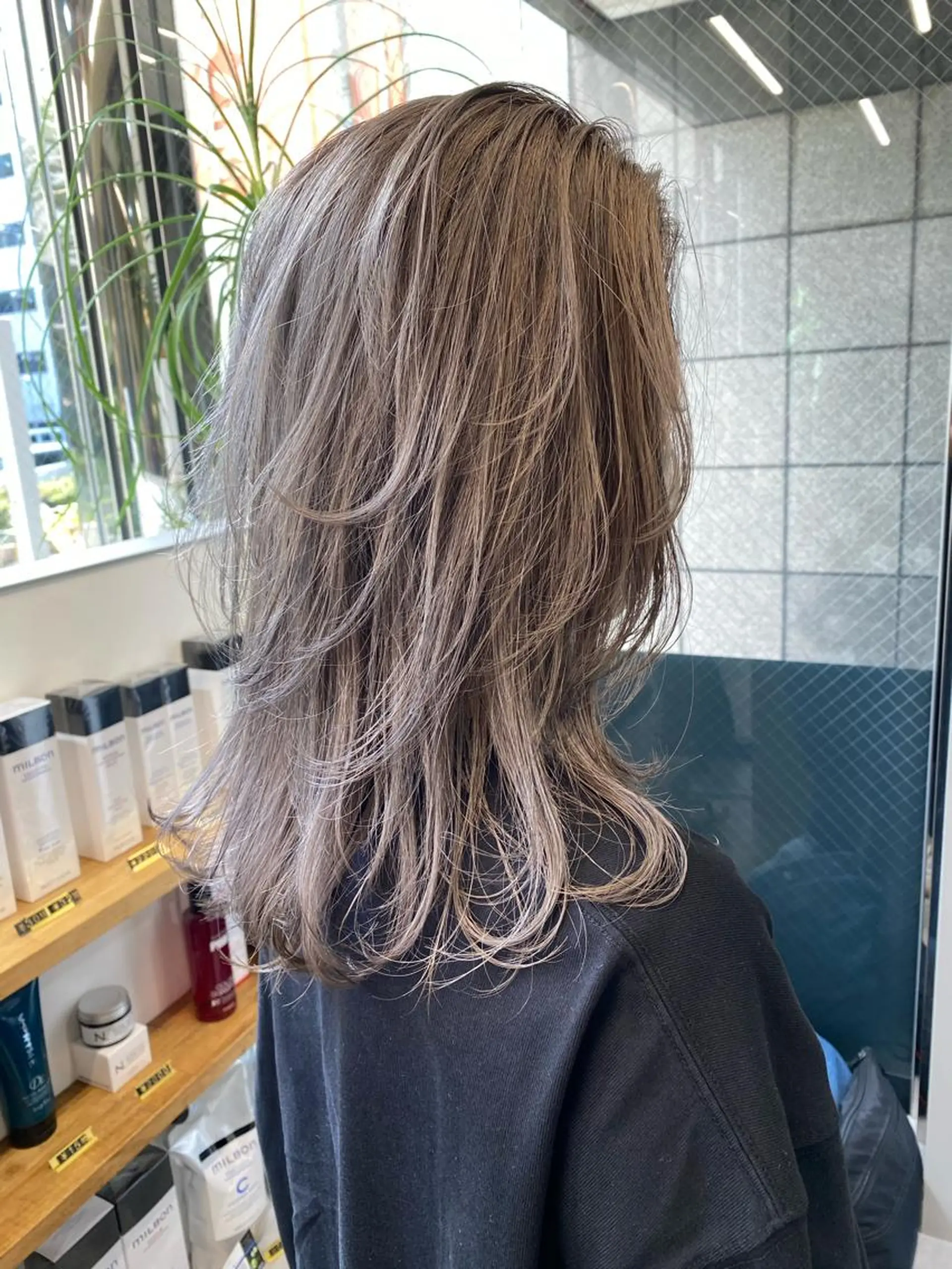 セミロング カラー ブリーチ グレージュ 外国人風カラー レイヤーカット PEYP prod ICON所属・パーマ/ケアブリーチ /博多/YOSUKEのヘアスタイル