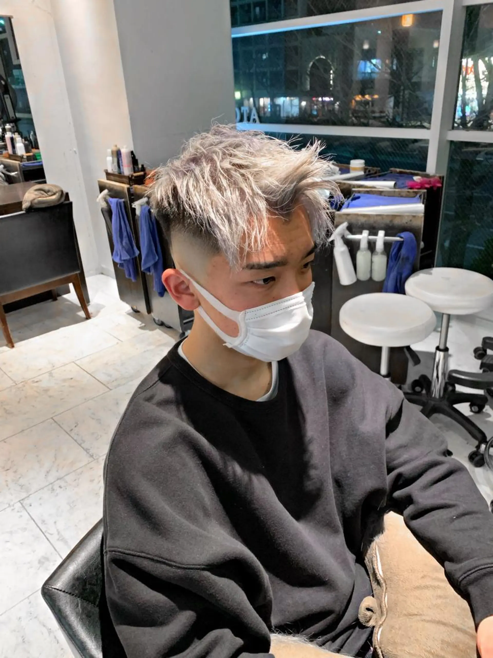 カラー メンズ フェードカット スキンフェード シルバー ホワイトシルバー カット ヘアカラー トリートメント メンズ専門　井藤 雅也のヘアスタイル