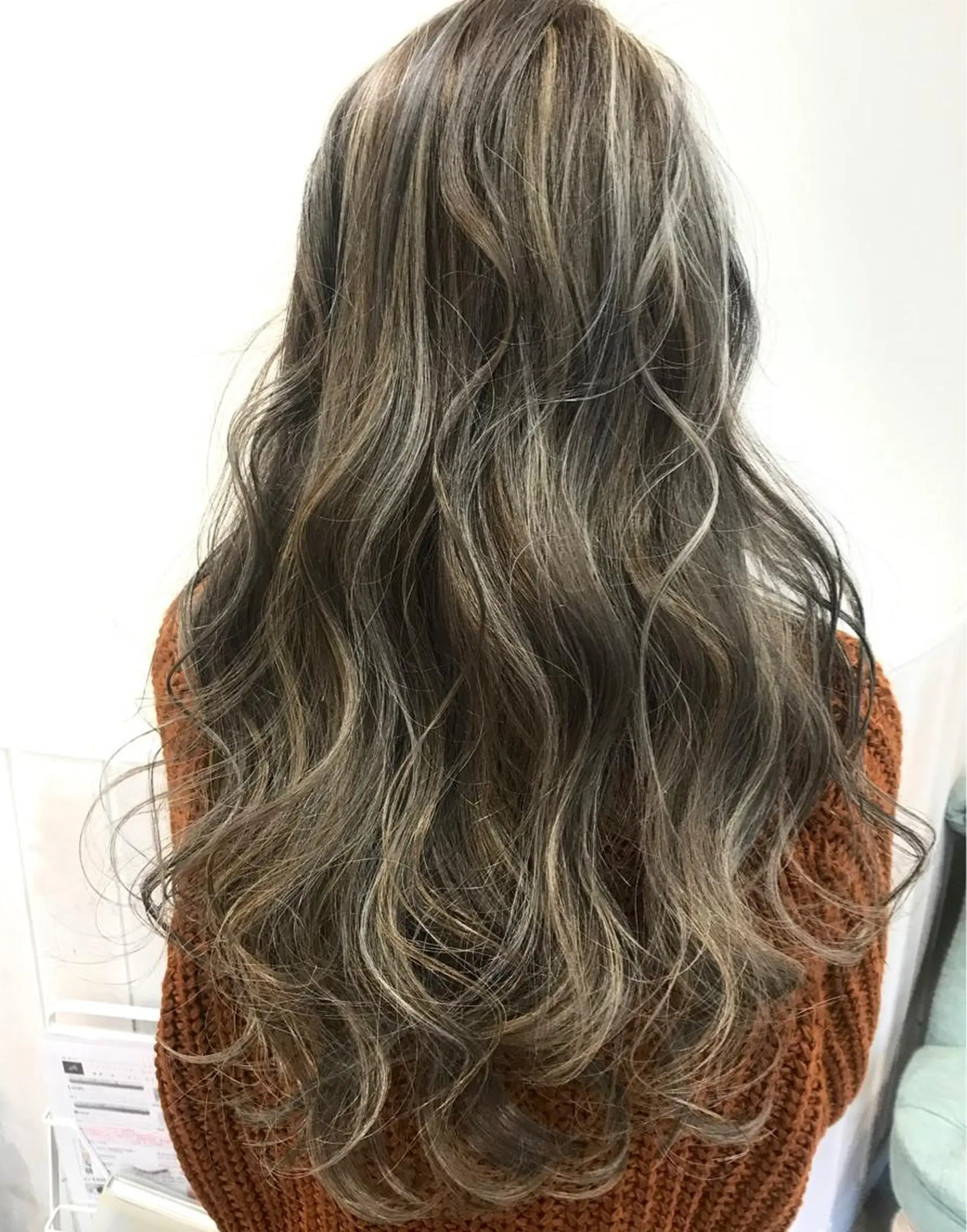 ロング カラー にしだ まりえのヘアスタイル