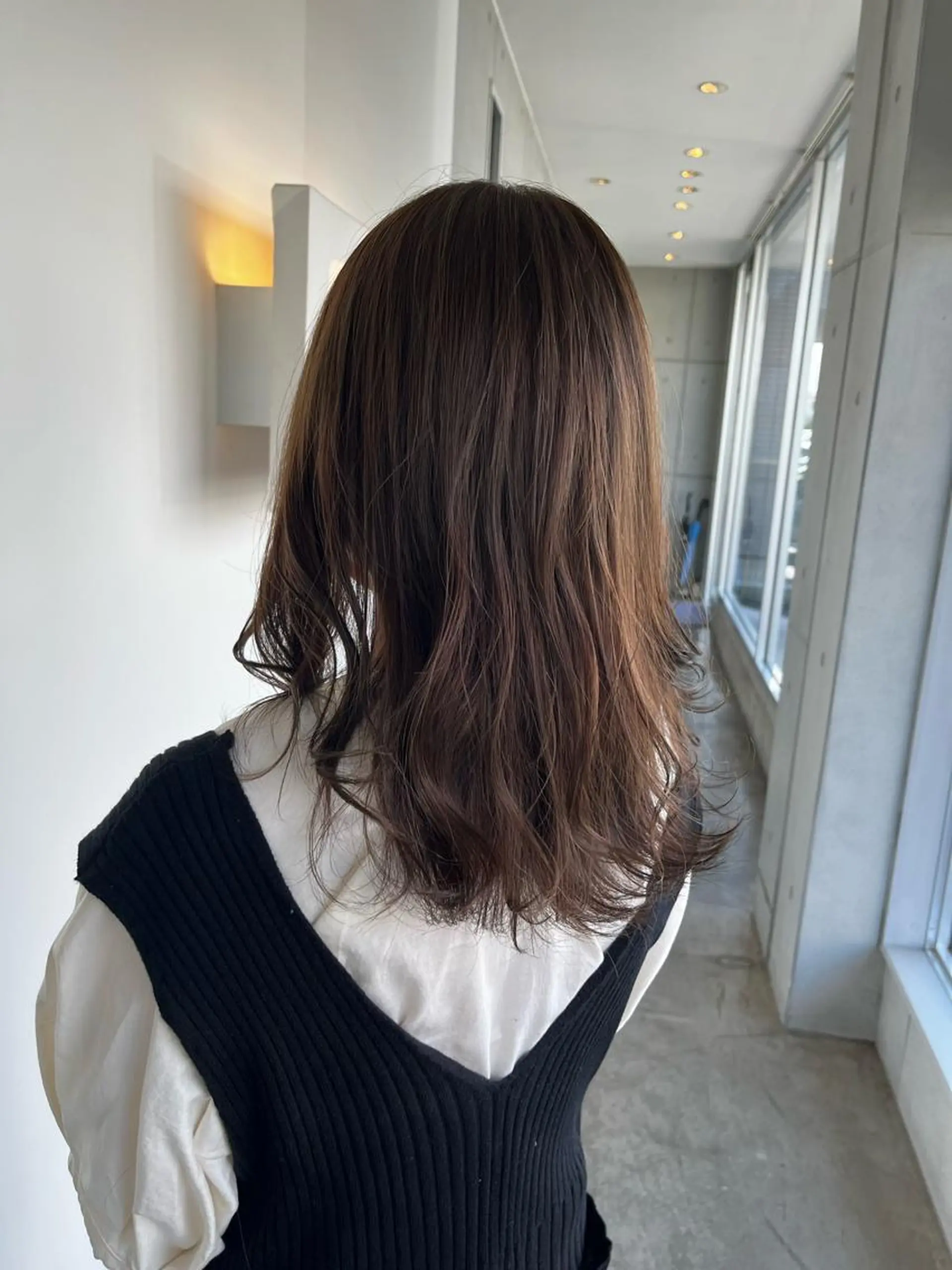 ミディアム アッシュ おせ ちさとのヘアスタイル