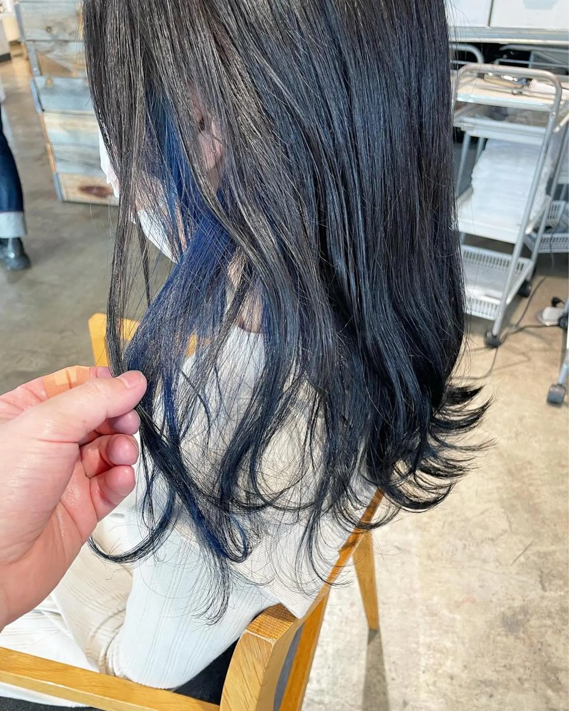 セミロング カラー インナーカラー ネイビーカラー ヘアカラー トリートメント ハイトーン/レイヤー /ケアブリーチ石川治のヘアスタイル