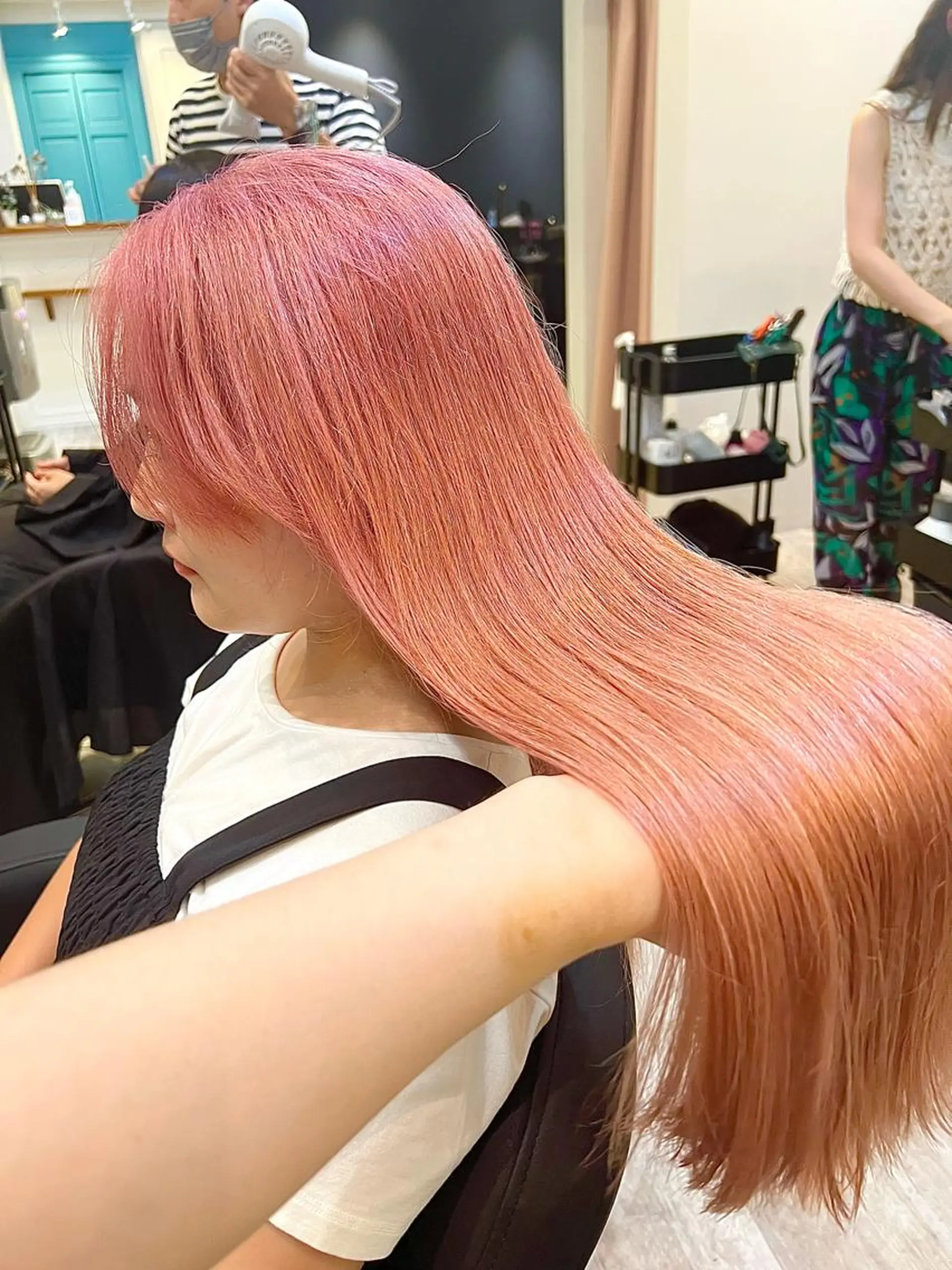 ミディアム カラー パーマ ヘアアレンジ メンズ キッズ ネイル マツエク・マツパ アイブロウ ミディアムレイヤー メンズブリーチ メンズハイライト メンズインナーカラー メンズ韓国風 カット ヘアカラー トリートメント ブリーチ　ハイトーン 特化🌈フジタハルキのヘアスタイル