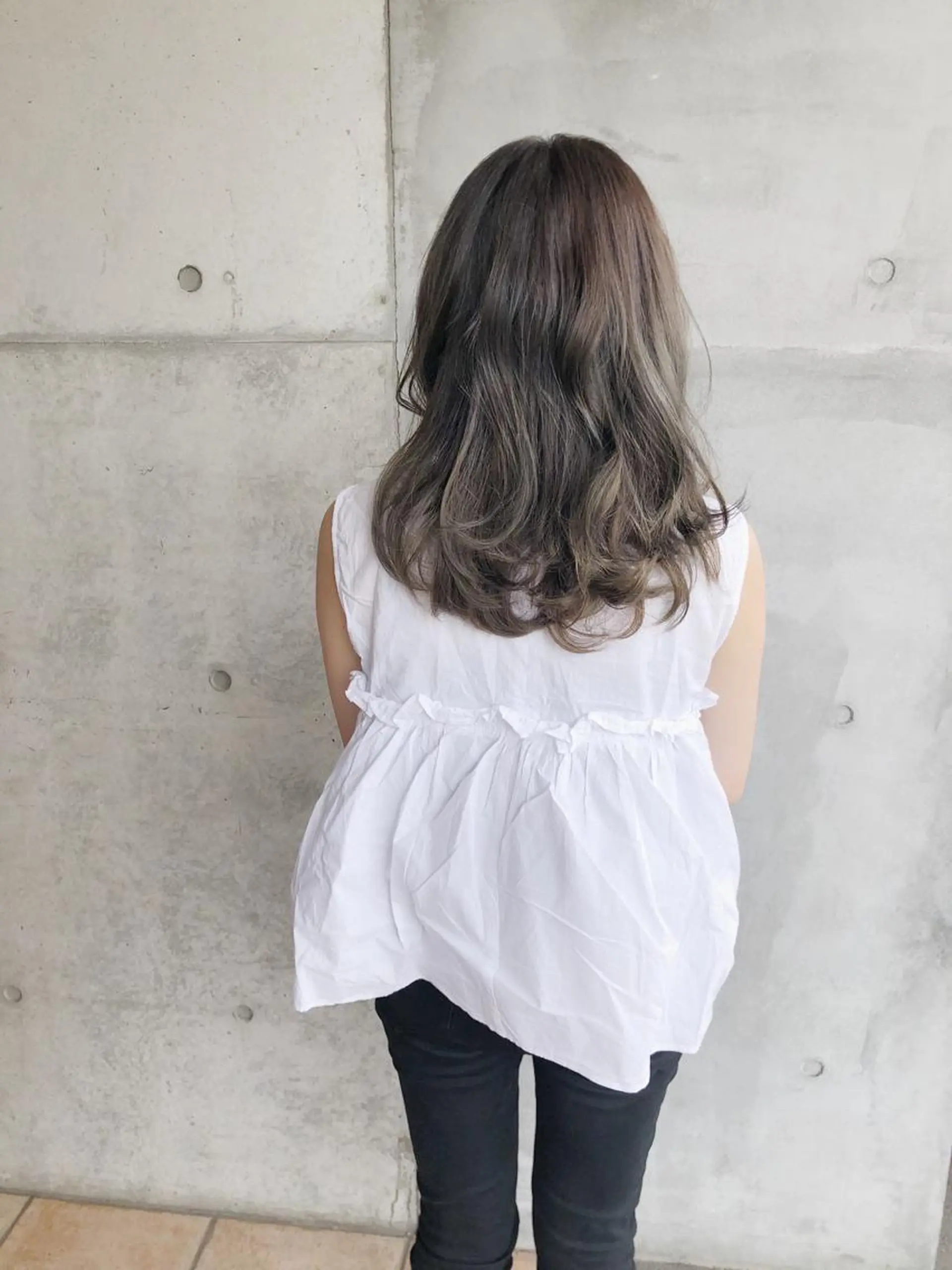 ロング カラー パーマ アッシュ ブリーチ ダークアッシュ デザインカラー グラデーションカラー ヘアカラー 吉田 明弘のヘアスタイル