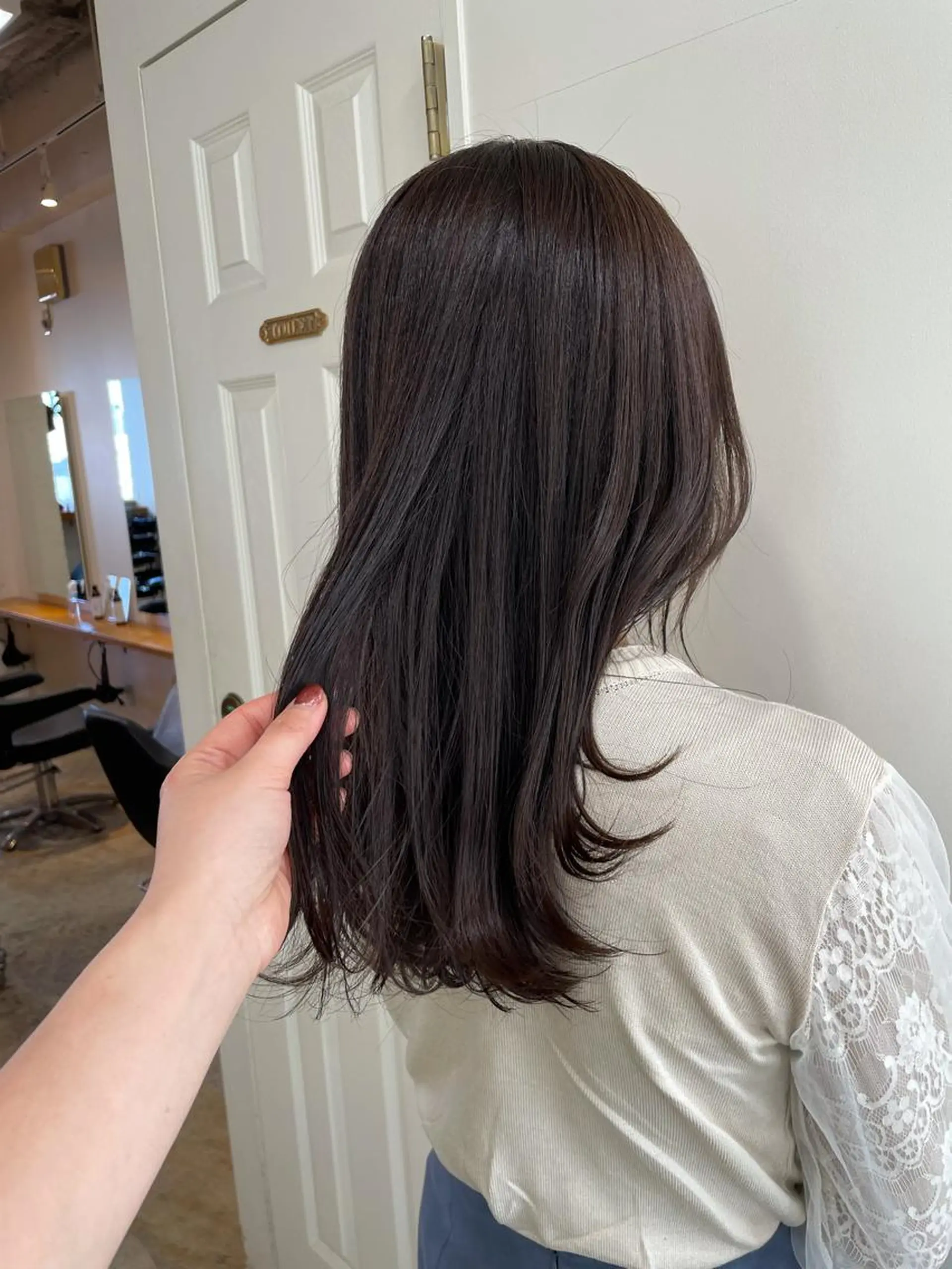 セミロング カラー 透明感カラー カット ヘアカラー トリートメント MIOベージュカラー 柔らかいカラーのヘアスタイル