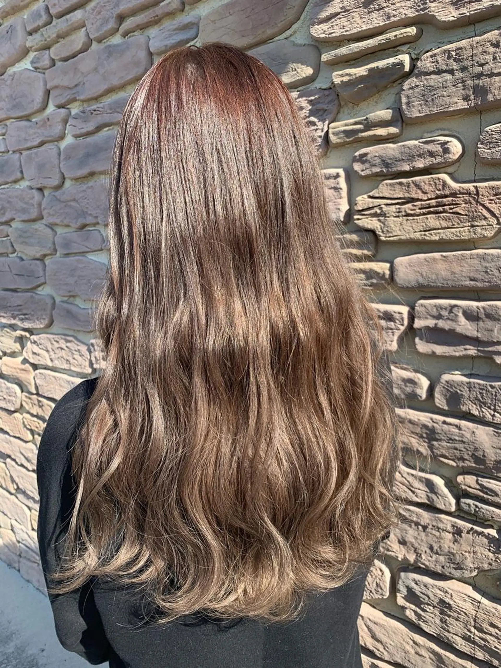 ロング カラー ベージュカラー ブリーチ ミルクティーベージュ 工藤 萌香のヘアスタイル