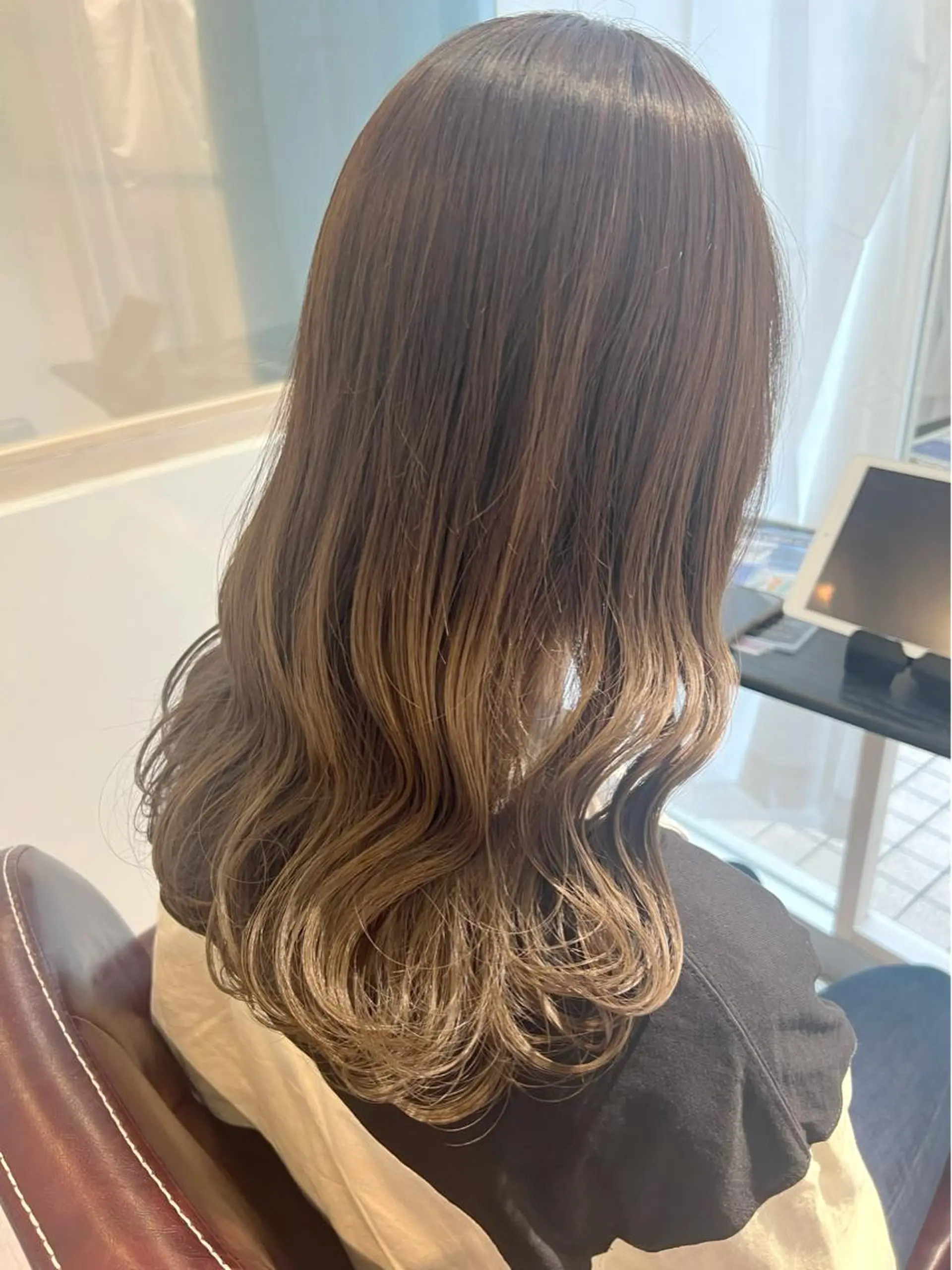 ロング カラー ベージュカラー フォギーベージュ フォギーグレージュ グレージュ ヘアカラー トリートメント 🥣🫧‪艶カラー 🦋アカマ ミユ🦋のヘアスタイル