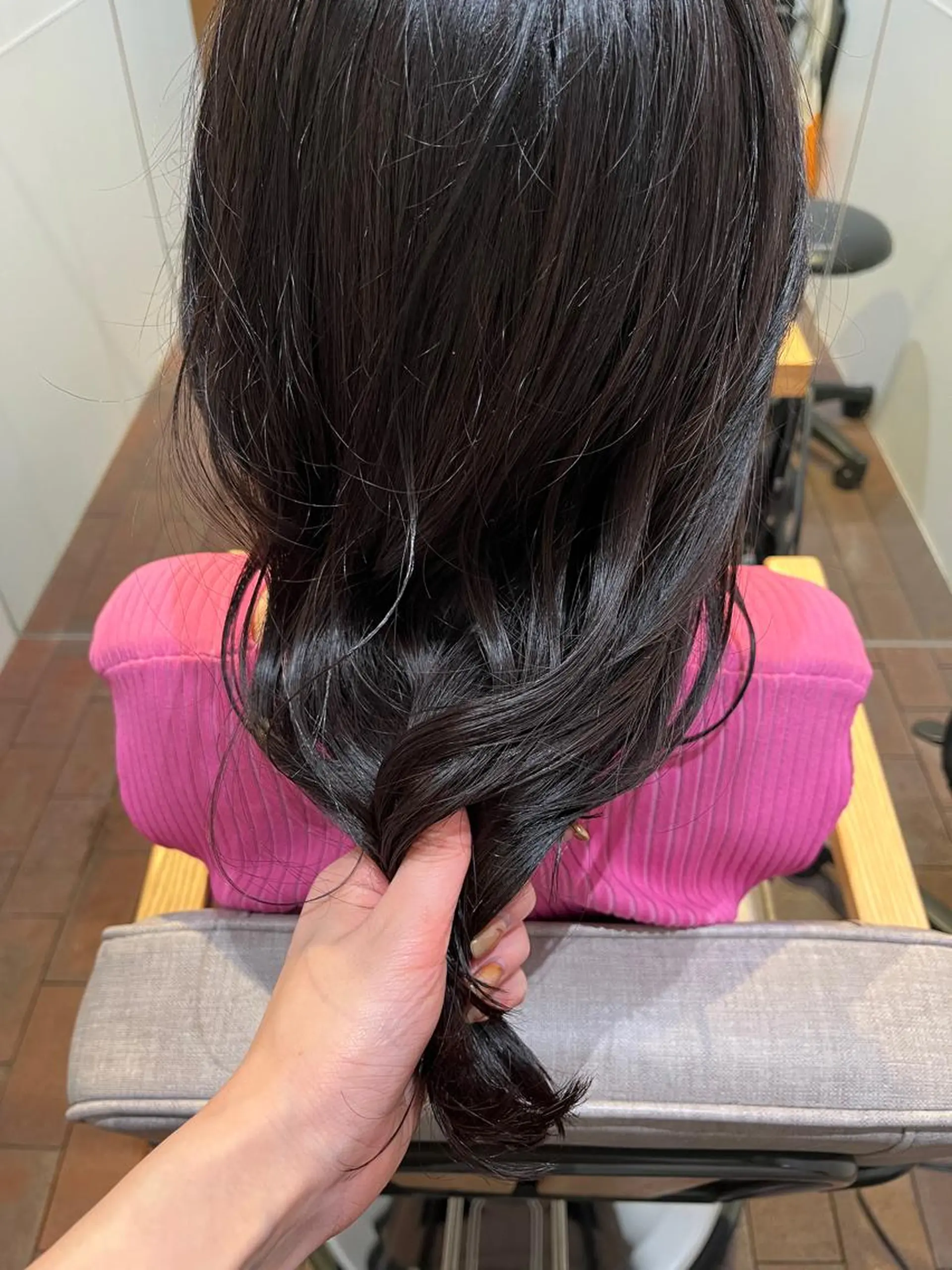 セミロング カラー アイブロウ カット ヘアカラー トリートメント 片岡 由依のヘアスタイル