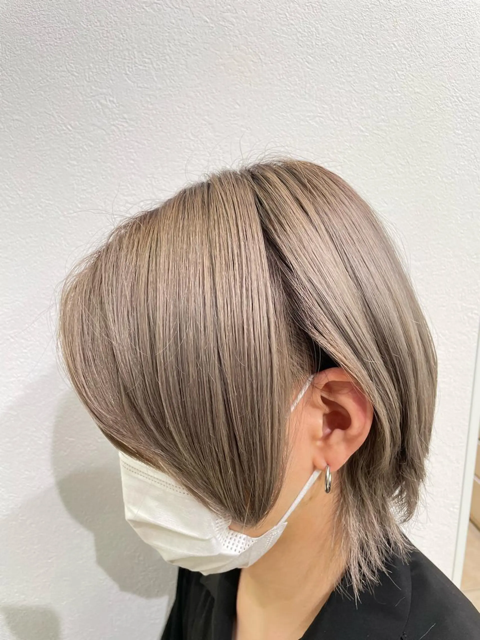 カラー 渡部凌我 小顔ウルフ ハイトーンカラーのヘアスタイル