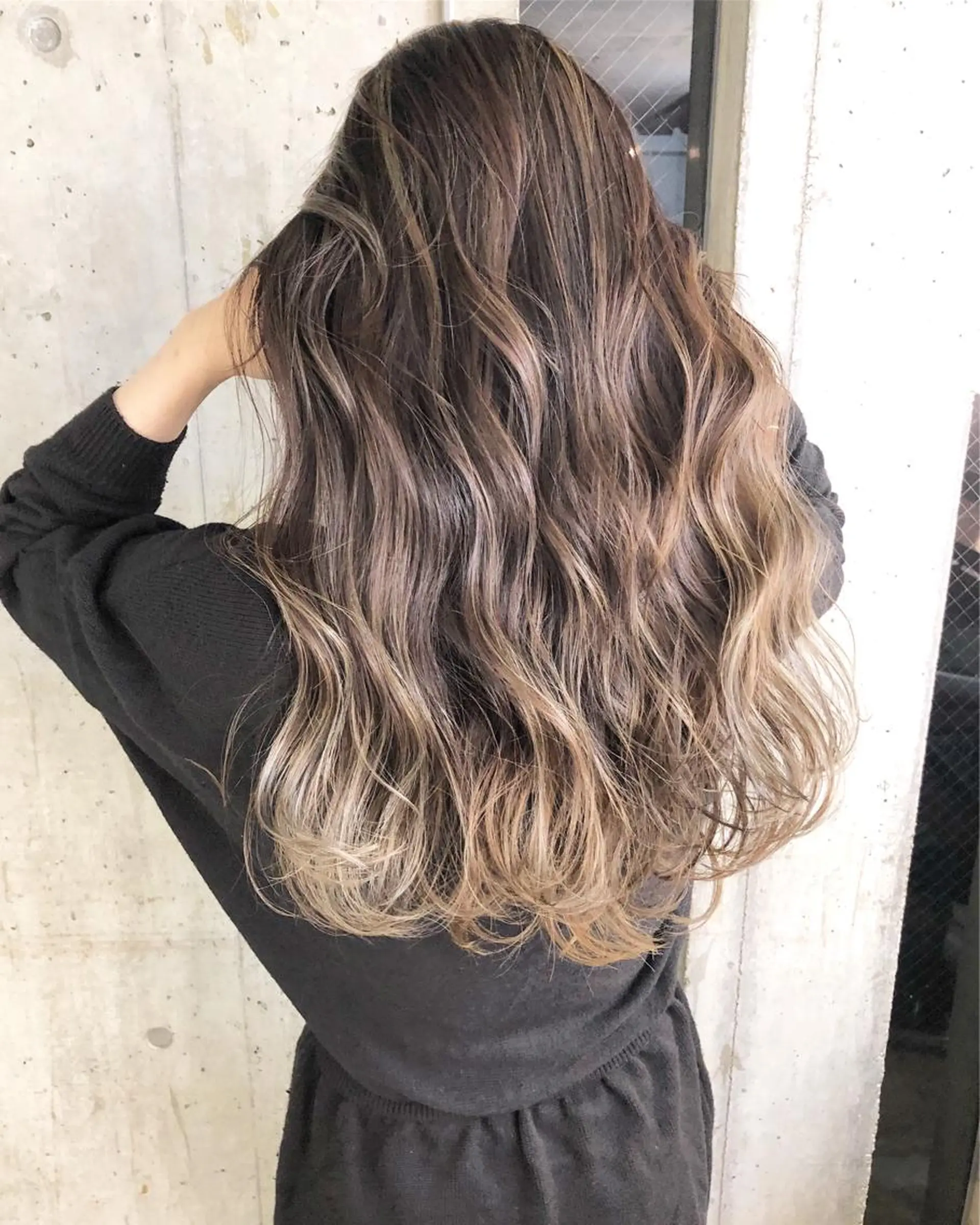 ロング カラー パーマ ヘアアレンジ メンズ キッズ ネイル マツエク・マツパ メンズハイライト グラデーションカラー ハイライトカラー ハイライト グラデーション カット ヘアカラー トリートメント ヘッドスパ 韓国風×透明感カラー 髪質改善オタベシンヤのヘアスタイル