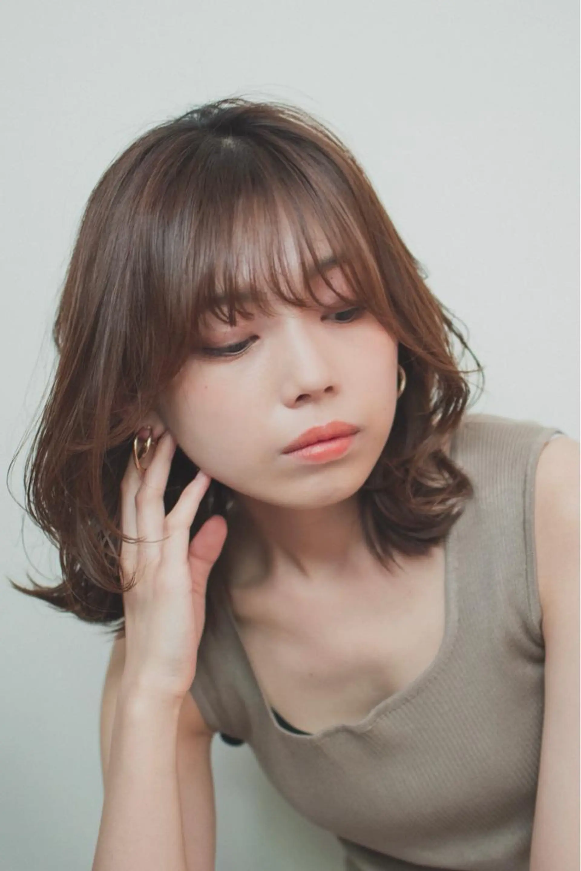 ミディアム カラー Le'a銀座所属・前髪/顔周り /レイヤー/秋山 元のヘアスタイル