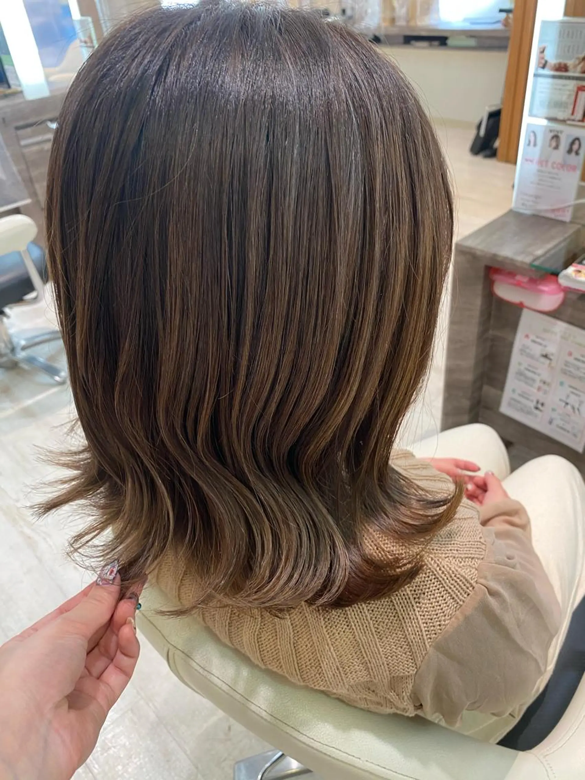 ミディアム カラー ハイライトカラー ハイライト 小顔レイヤー/ ベージュ🤍Rieのヘアスタイル