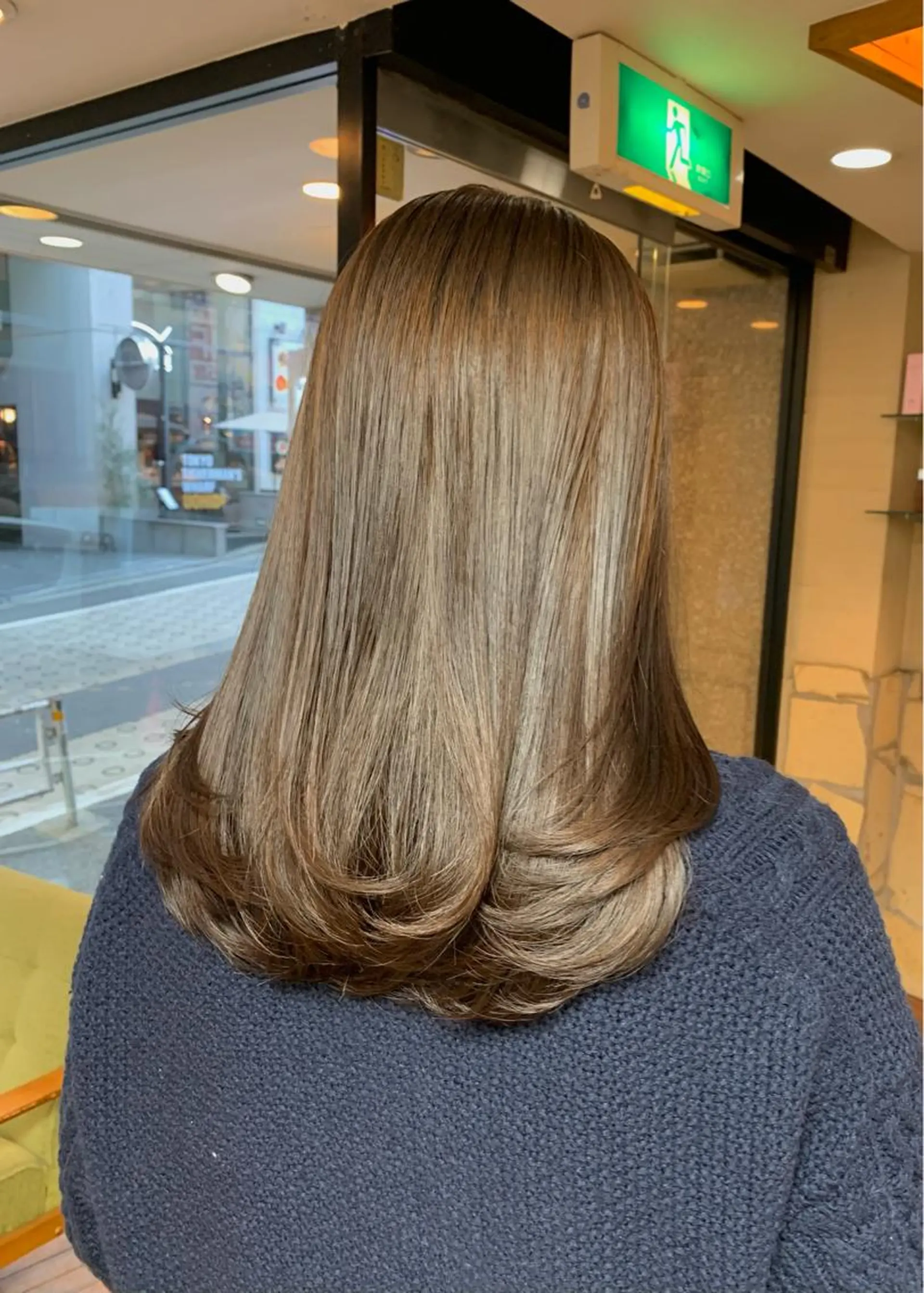 ミディアム カラー ベージュカラー ブリーチ ブラウンカラー ブラウンベージュ ブリーチなしカラー ヘアカラー トリートメント 矢野 晃平のヘアスタイル