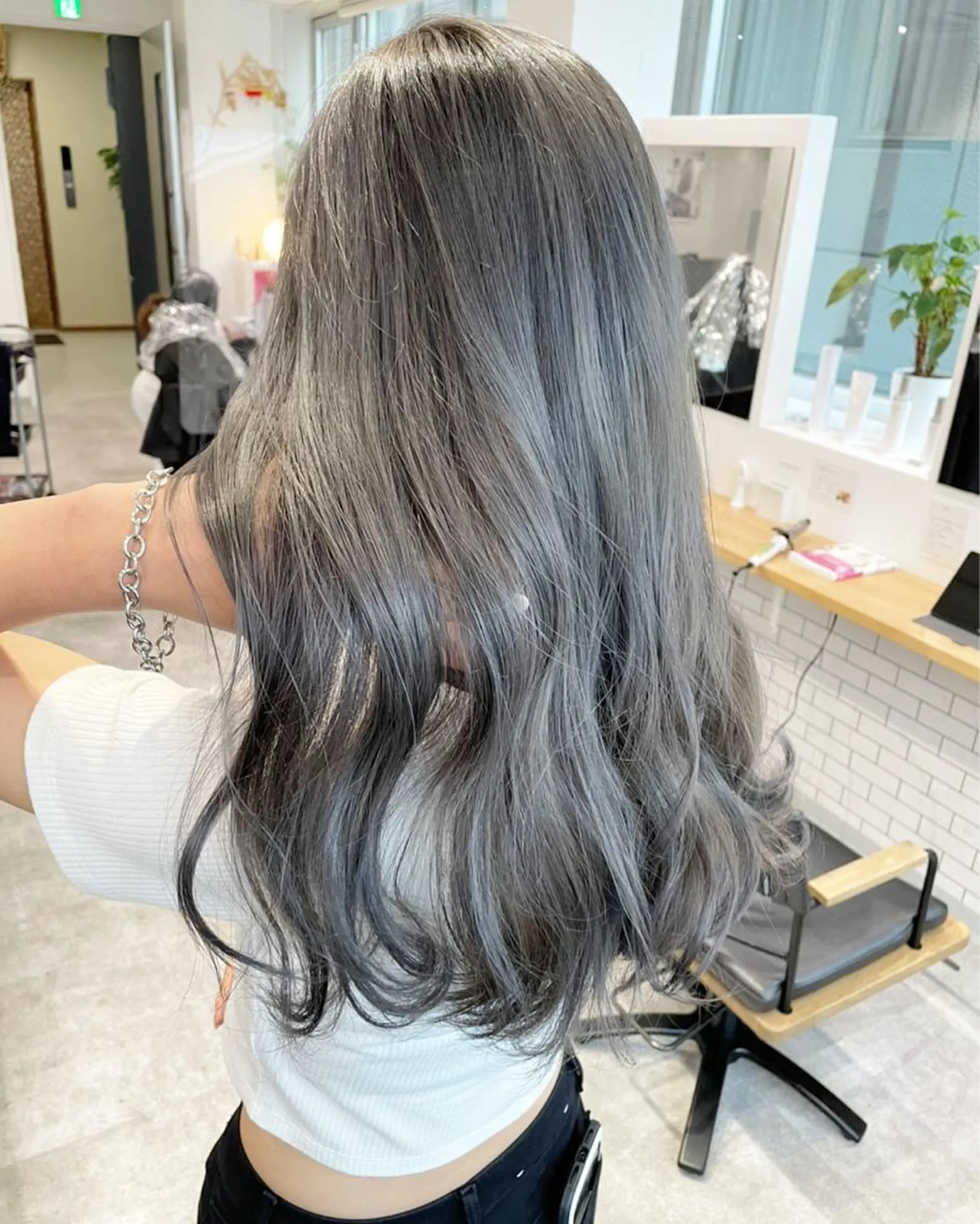 ロング カラー シルバー JIL BLAN 京都所属・RU RIのヘアスタイル