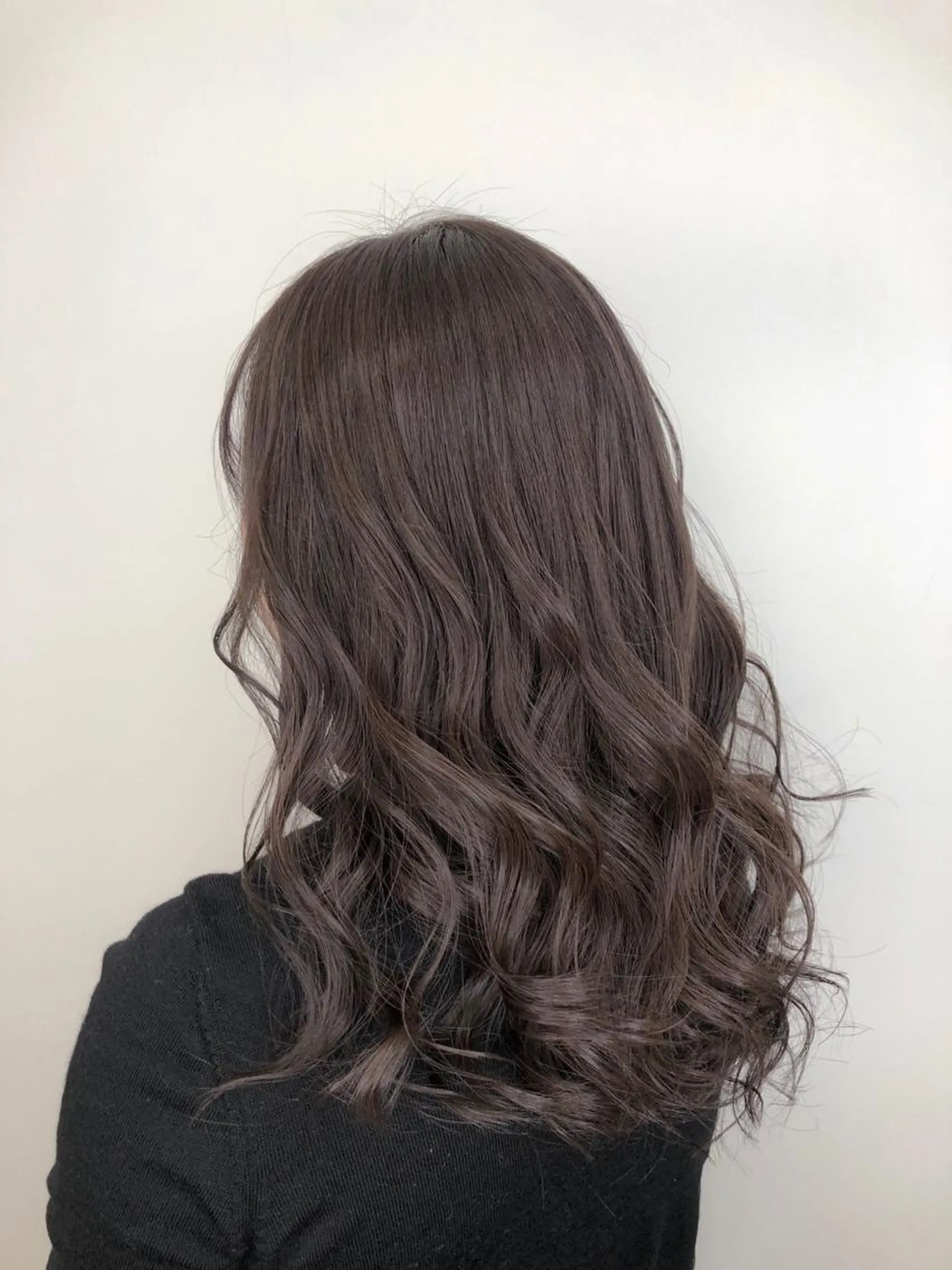 セミロング カラー グレージュ 【透明感、艶髪】西村 有司のヘアスタイル