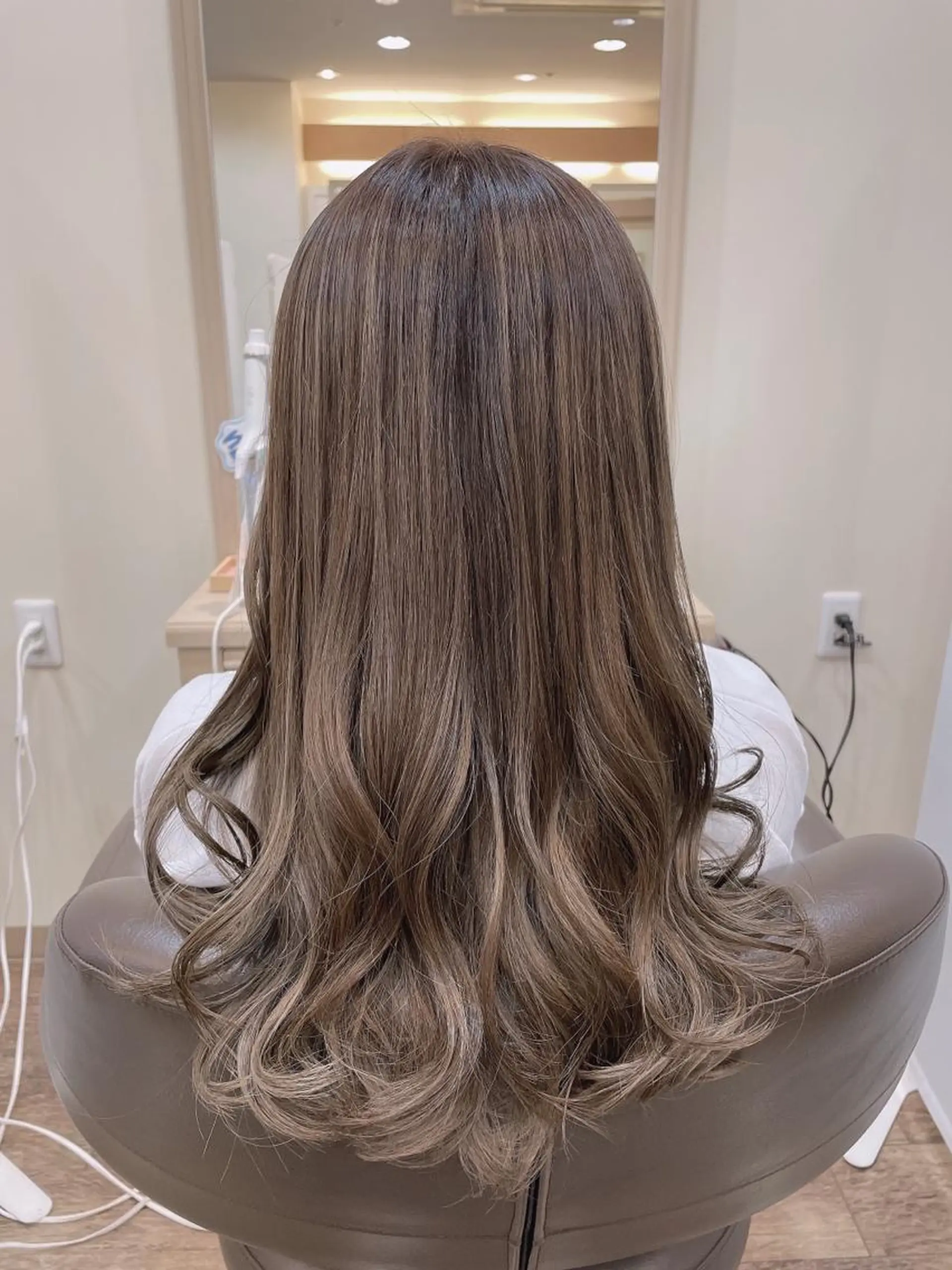 セミロング カラー バレイヤージュ ブリーチ ケアブリーチ グレージュ レイヤーカット 尚平 40代からの 髪質改善専門のその他イメージ