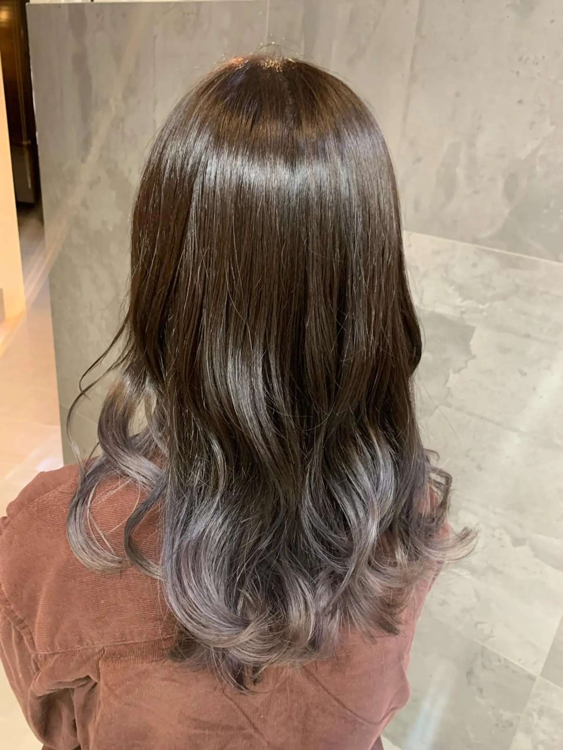 ミディアム 三好 羽美のヘアスタイル