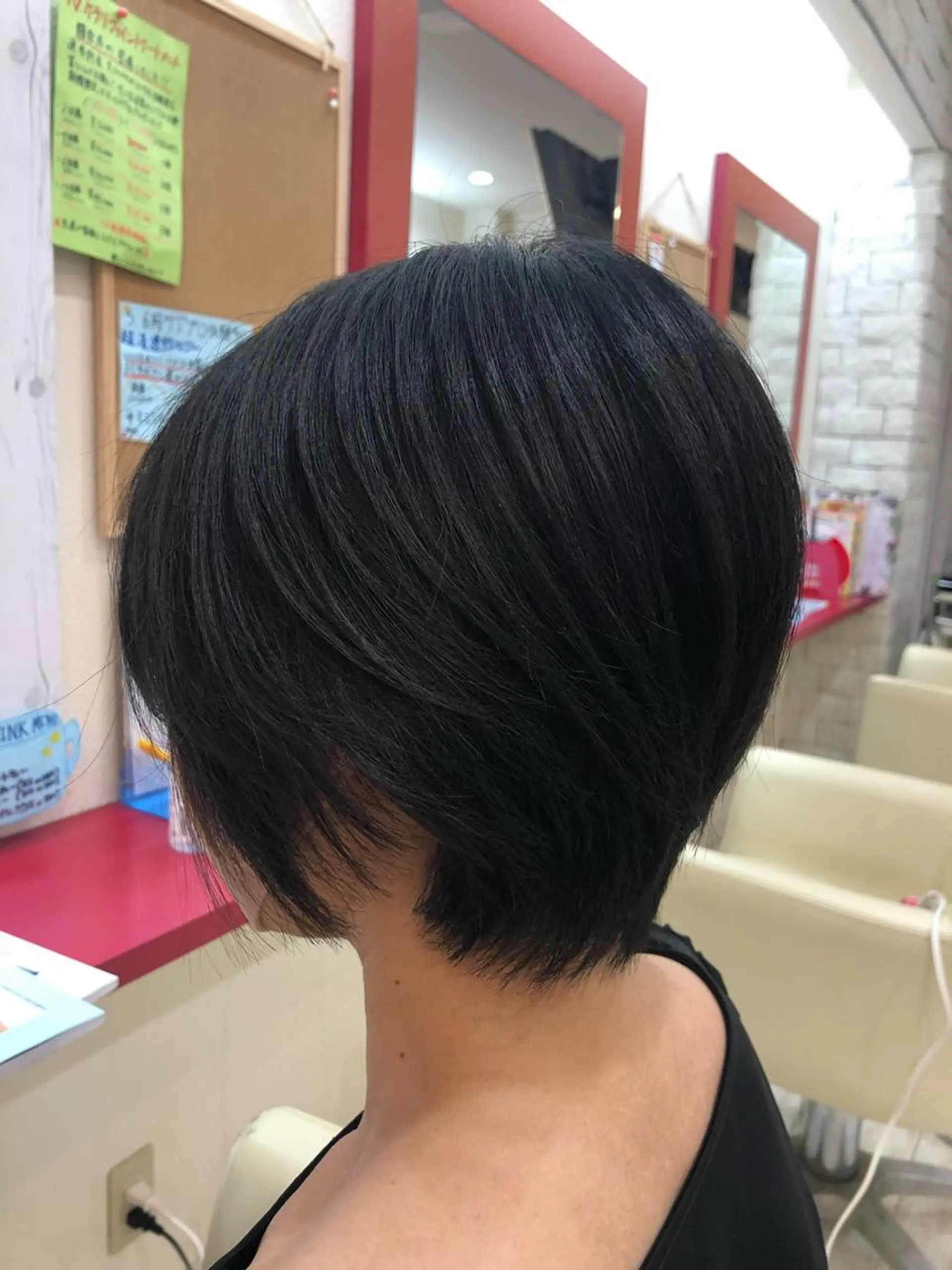 ショート まさき✂︎ブリーチ／ デザインカラーのヘアスタイル