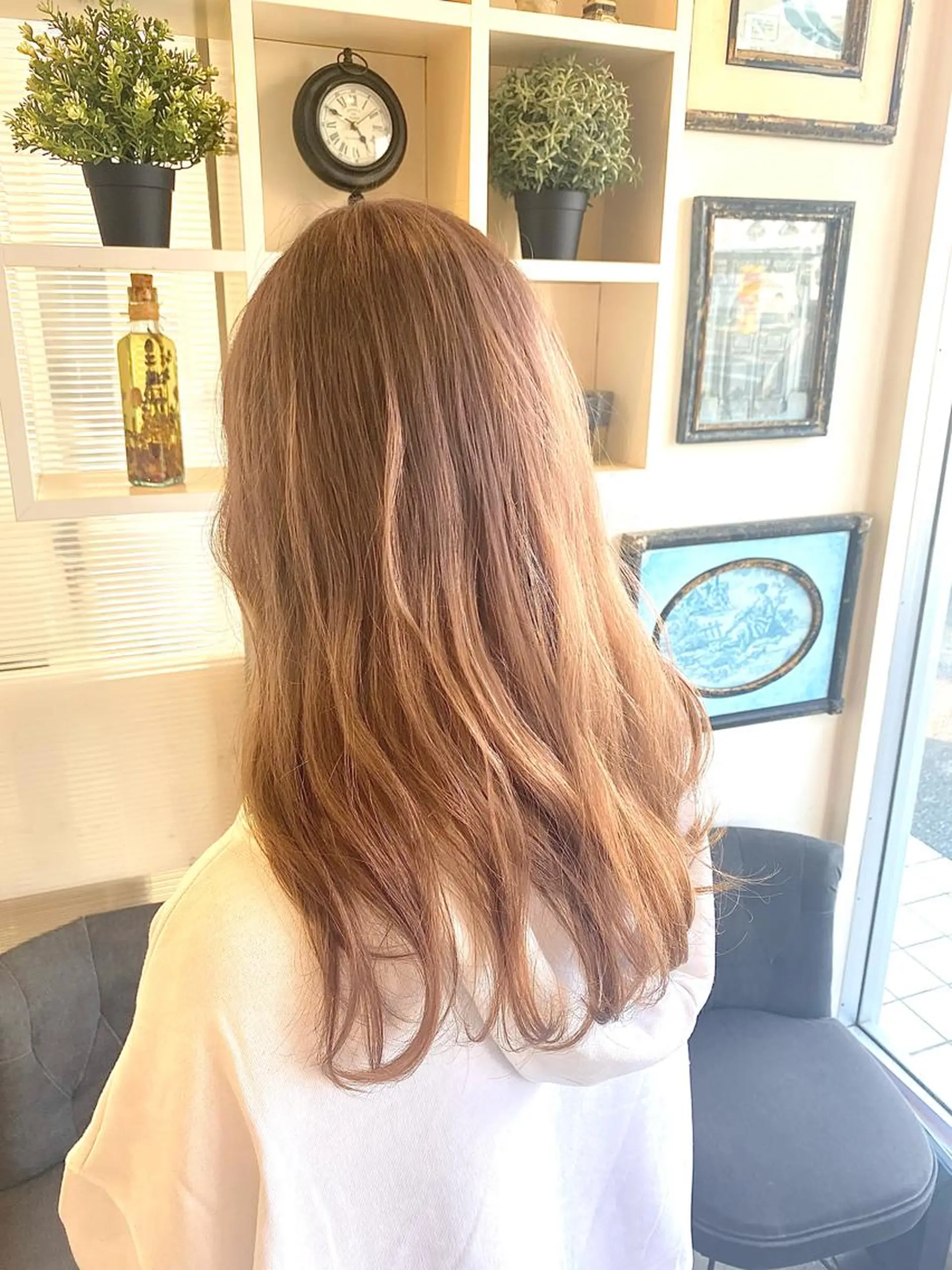 ミディアム カラー ベージュカラー ブリーチ 小野 茉奈美のヘアスタイル