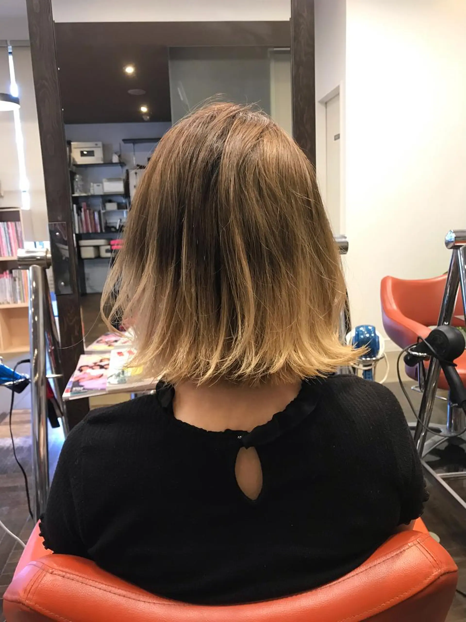 ショート カラー 切りっぱなしボブ グラデーションカラー ボブ 外国人風カラー 外ハネヘア カット ヘアカラー トリートメント デザインカラー🌈 高木リョウのヘアスタイル