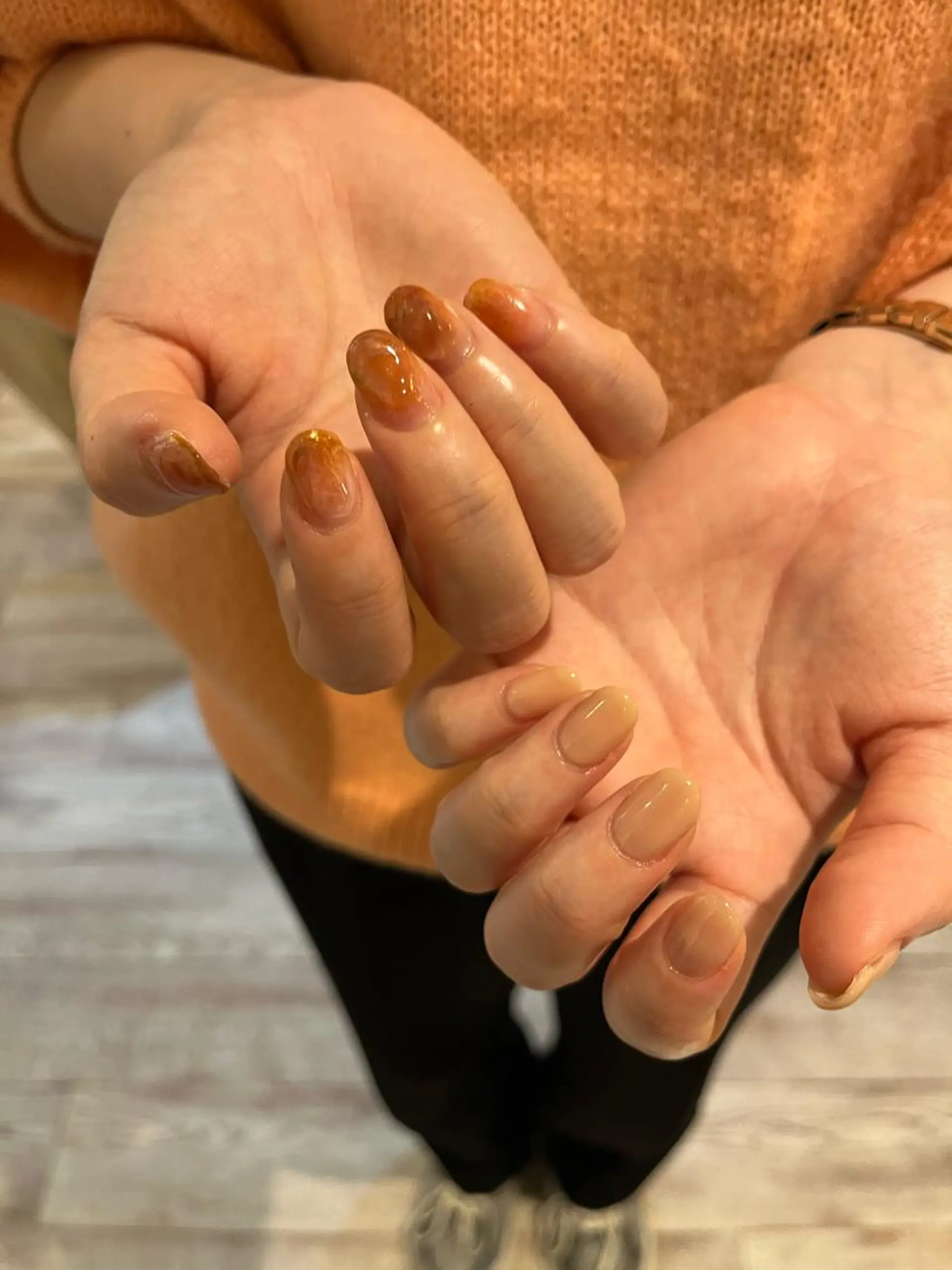 ネイル 氷ネイル・うるうるネイル ハンドネイル une／YUKINA 🫧大人nuanceのネイルデザイン