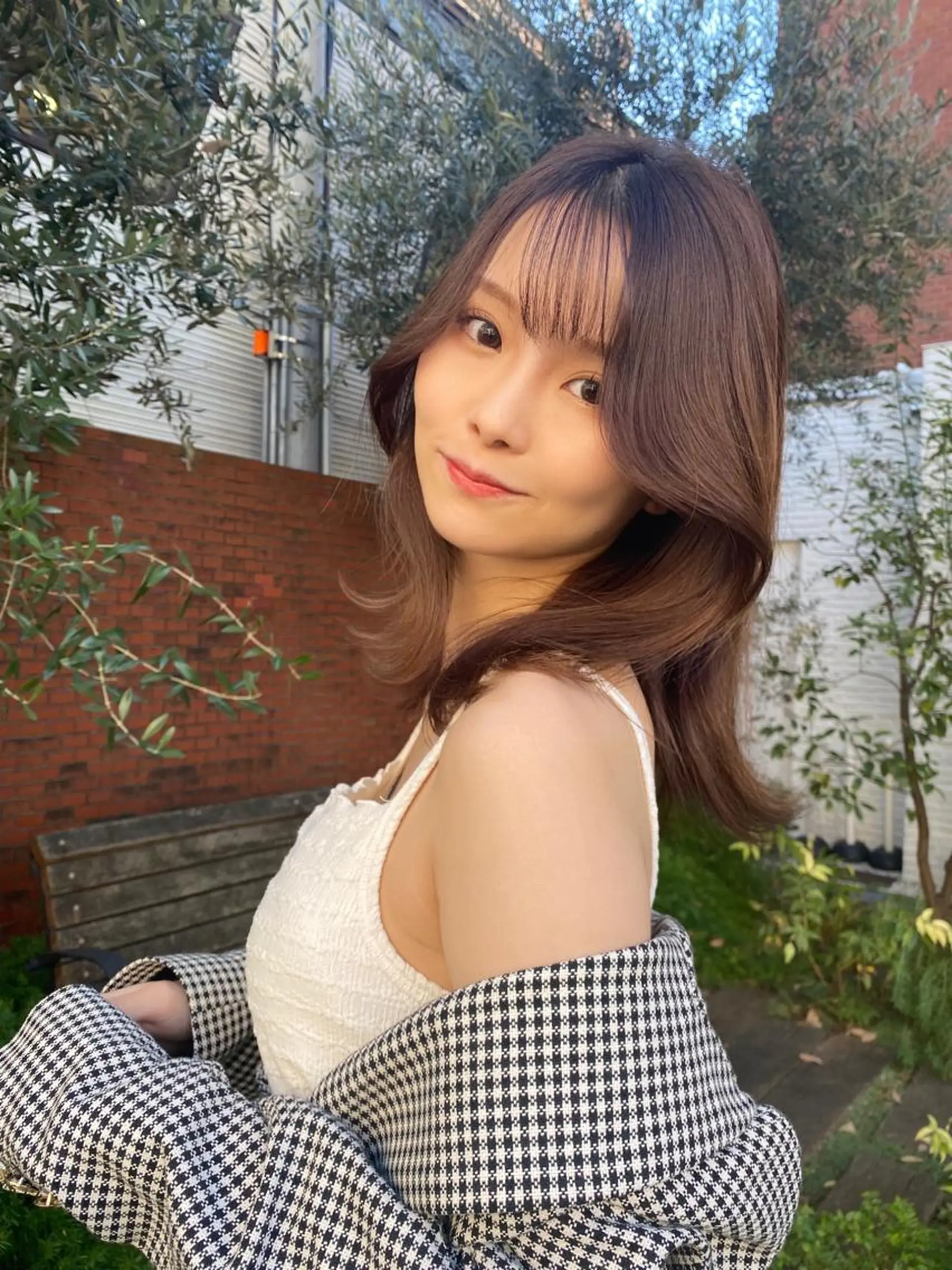 ミディアム カット ヘアカラー トリートメント レイヤー/顔周り 田山　穂波のヘアスタイル