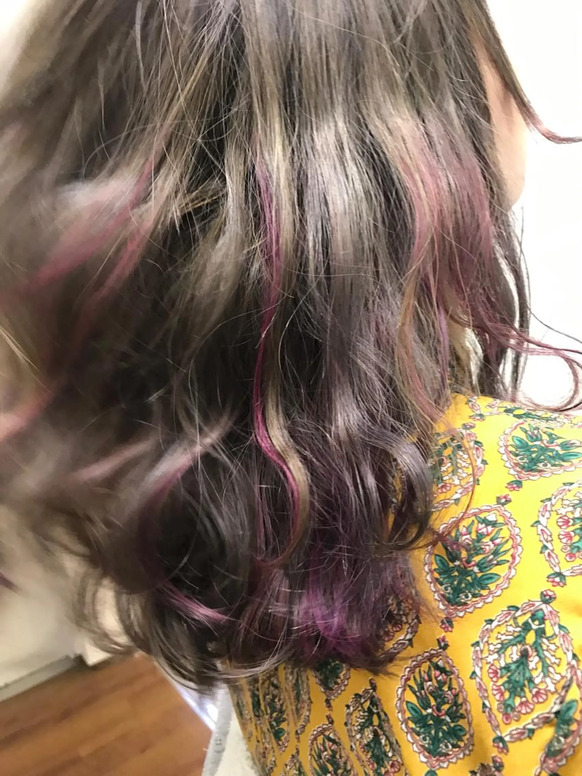 セミロング カラー インナーカラー にった みずきのヘアスタイル