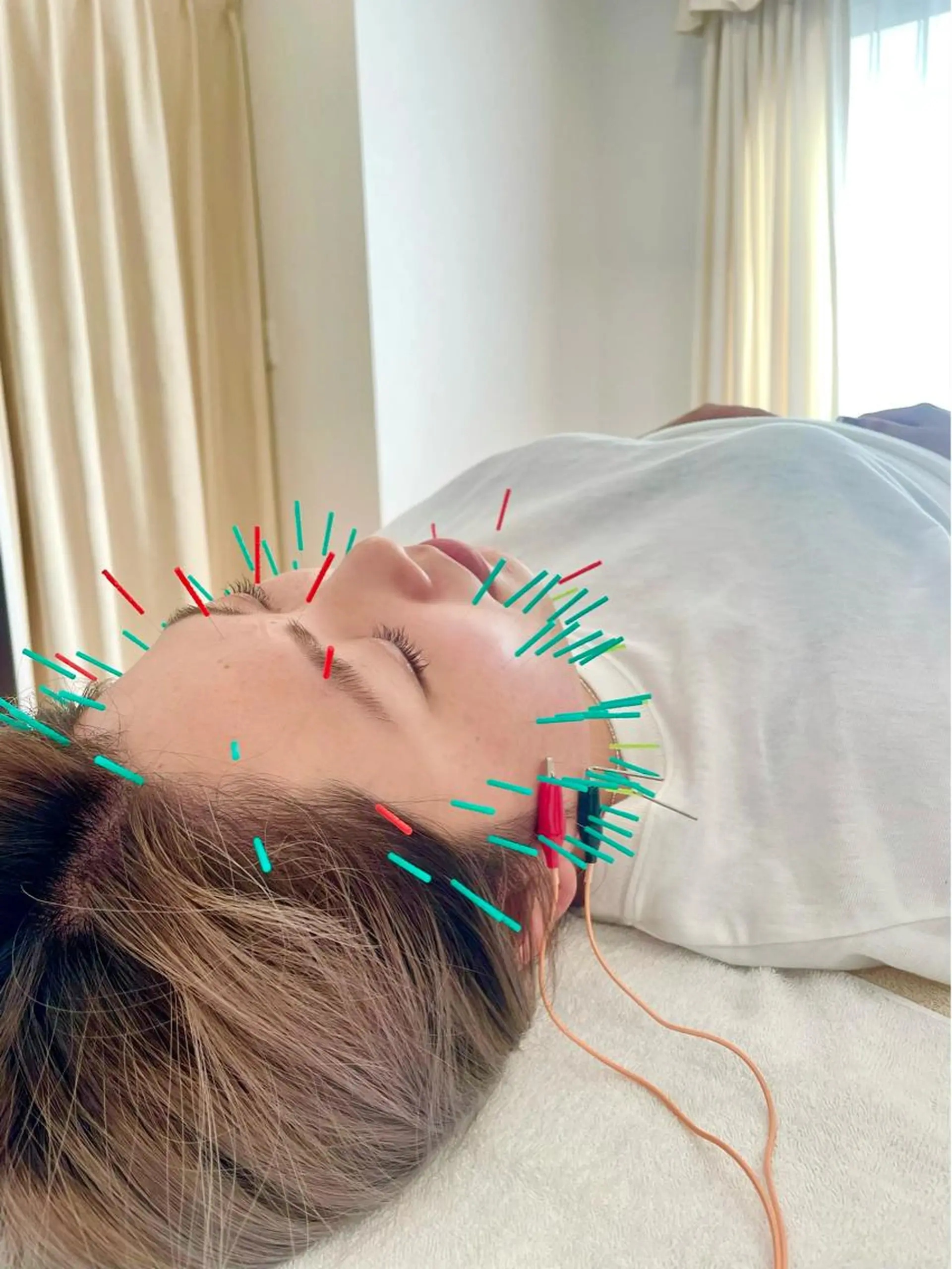 セミロング カラー パーマ ヘアアレンジ メンズ キッズ ネイル マツエク・マツパ アイブロウ 鍼灸サロン TIARA　美容鍼のエステ・リラクイメージ