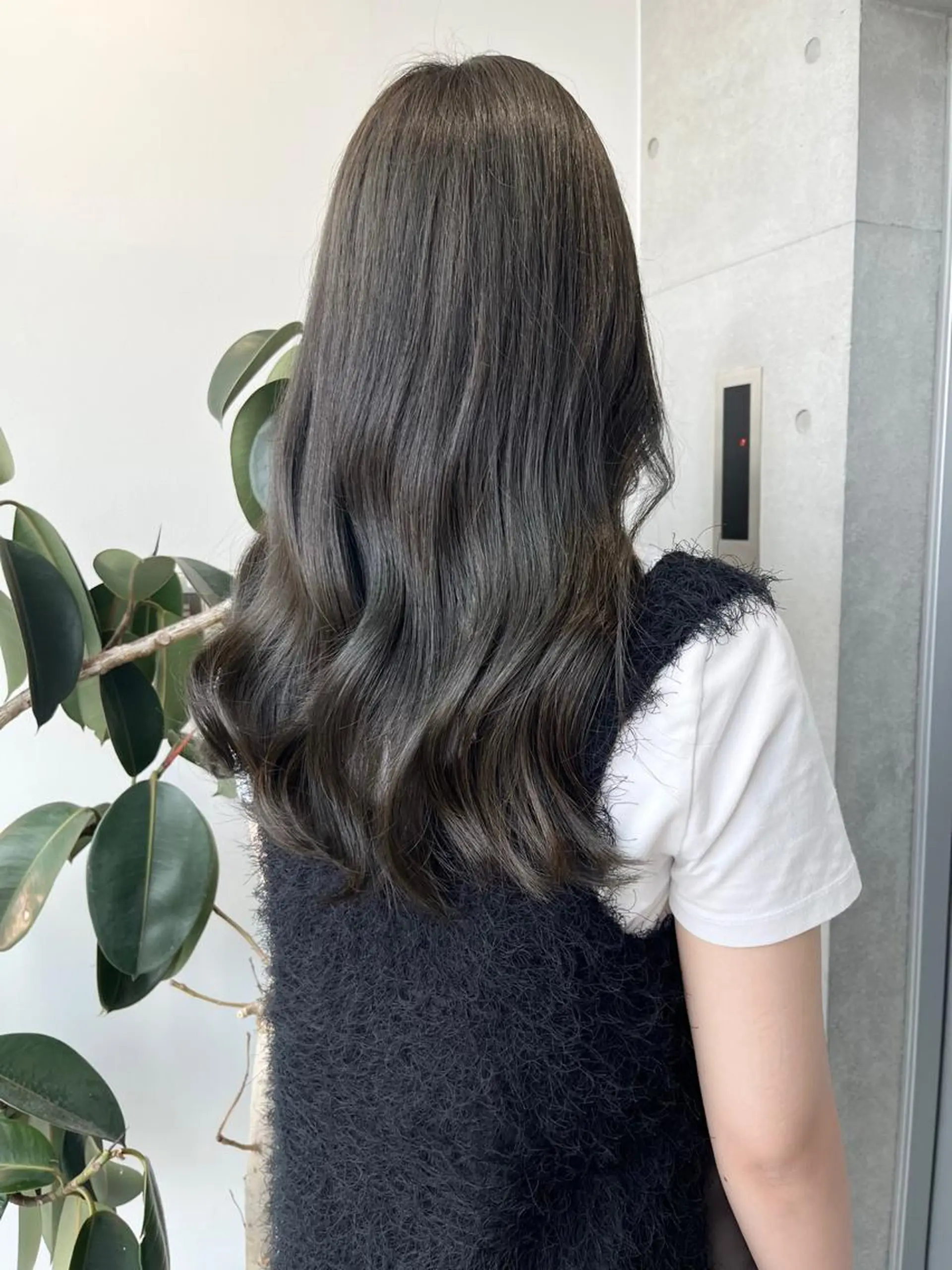 ロング カラー パーマ ヘアアレンジ カット ヘアカラー トリートメント ヘッドスパ 透明感/オリーブ/ グレージュ/YUKAのヘアスタイル