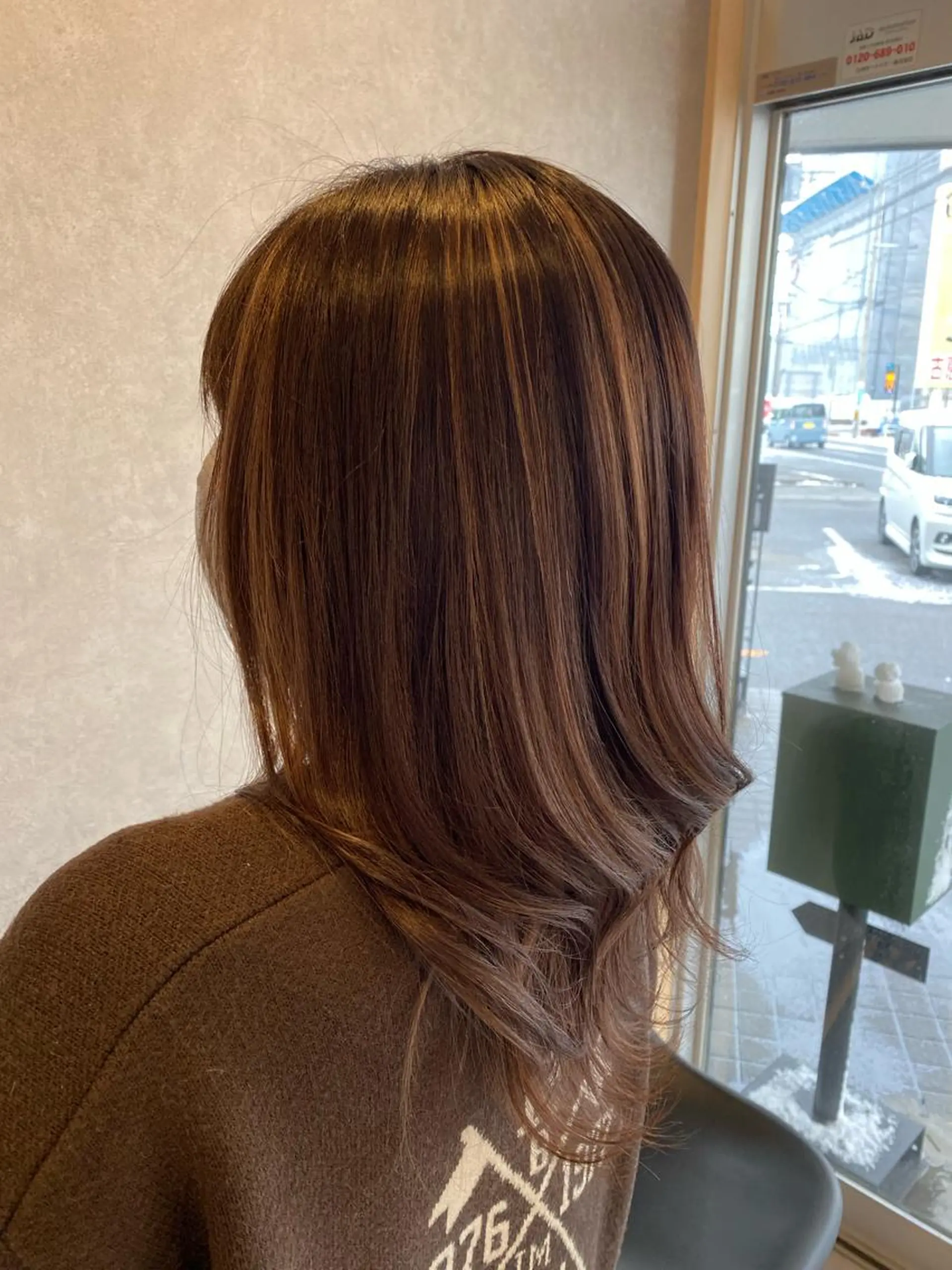 セミロング カラー ハイライトカラー ハイライト レイヤーカット・透明 感カラー✨️春山栞菜のヘアスタイル