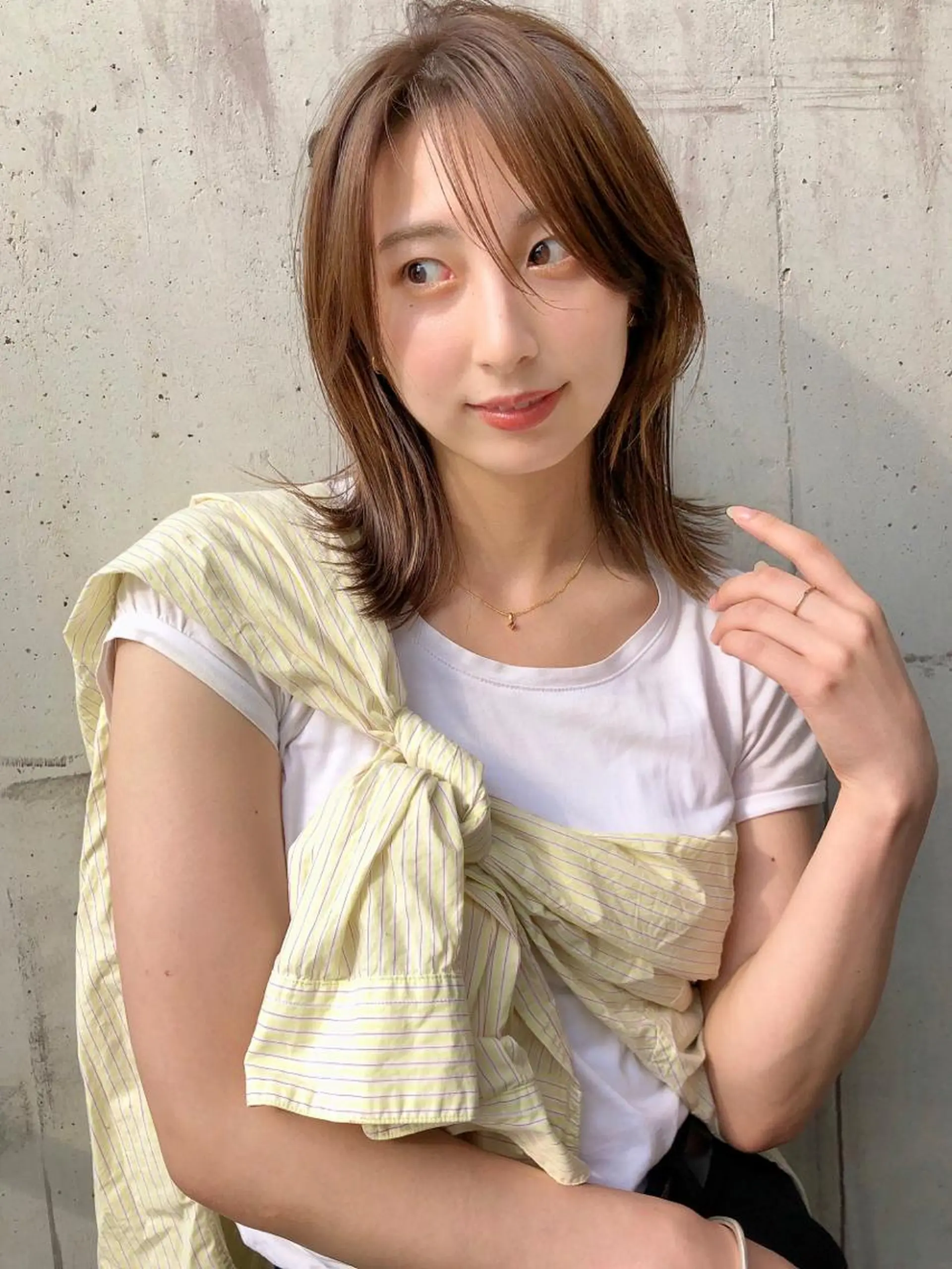 ミディアム カラー くびれヘア 顔周りカット カット ヘアカラー トリートメント トレンドヘア🌿 chinariのヘアスタイル