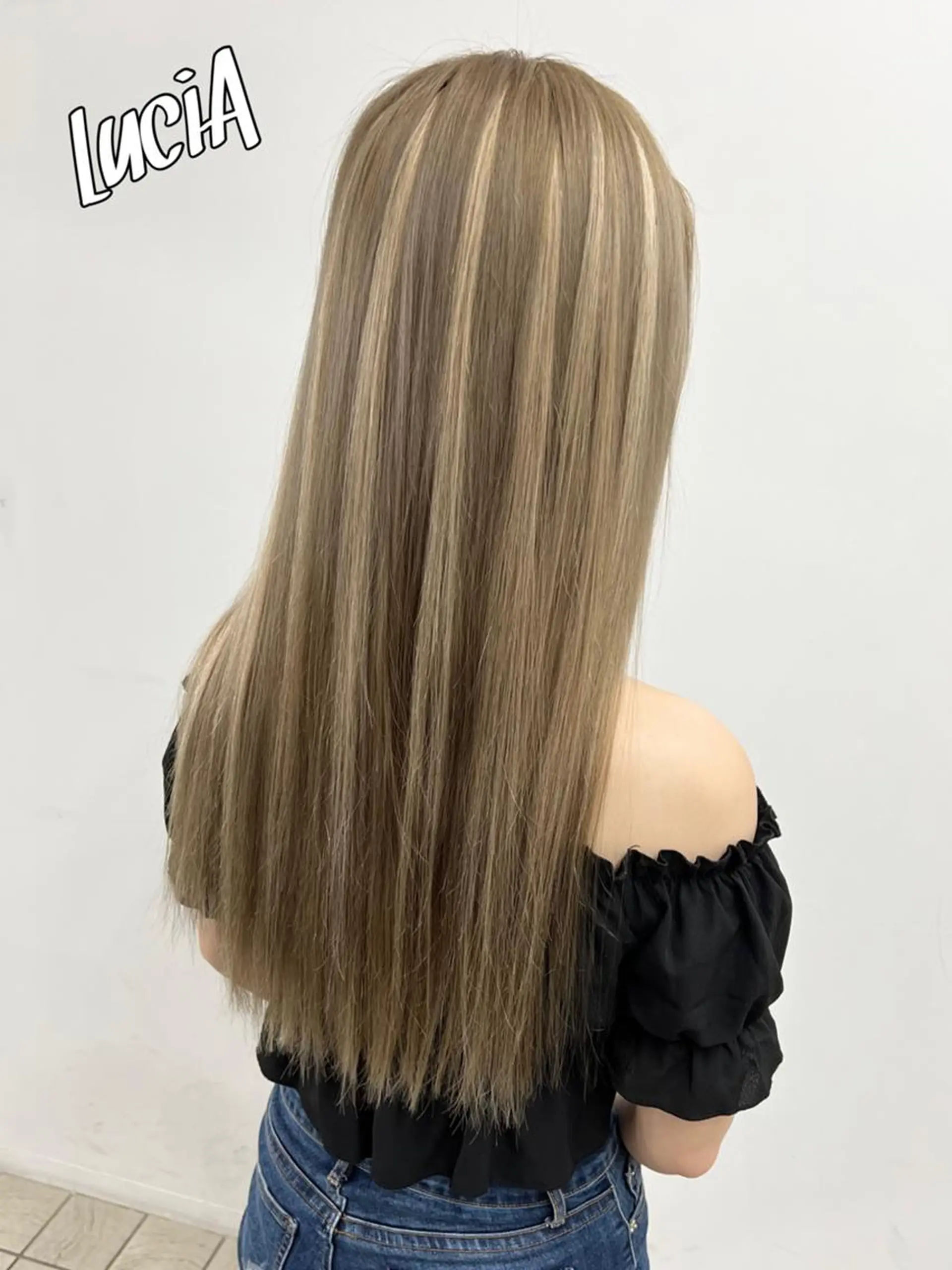 ロング カラー ヘアアレンジ LuciA エクステカラーのヘアスタイル