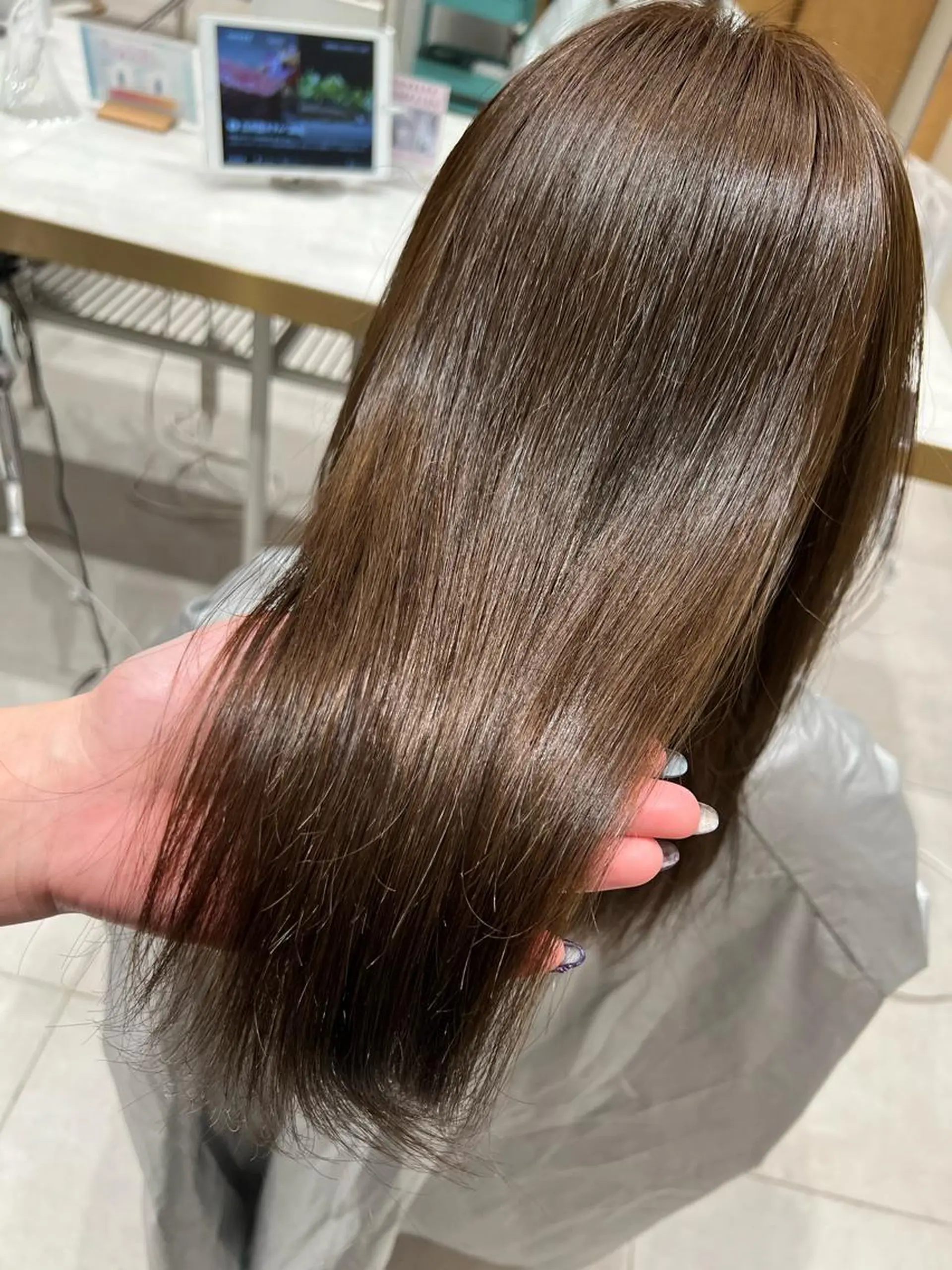 ミディアム カラー ベージュカラー オリーブベージュ 透明感カラー/レイヤ ーhinata.のヘアスタイル