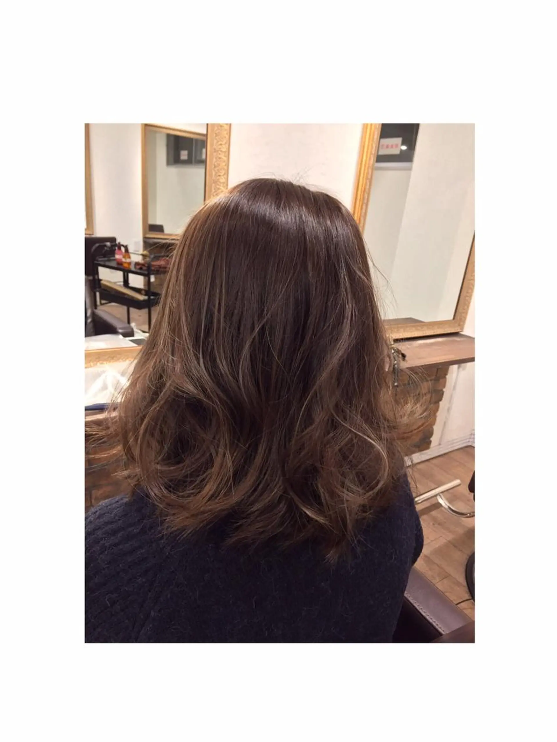 ミディアム カラー shi hoのヘアスタイル