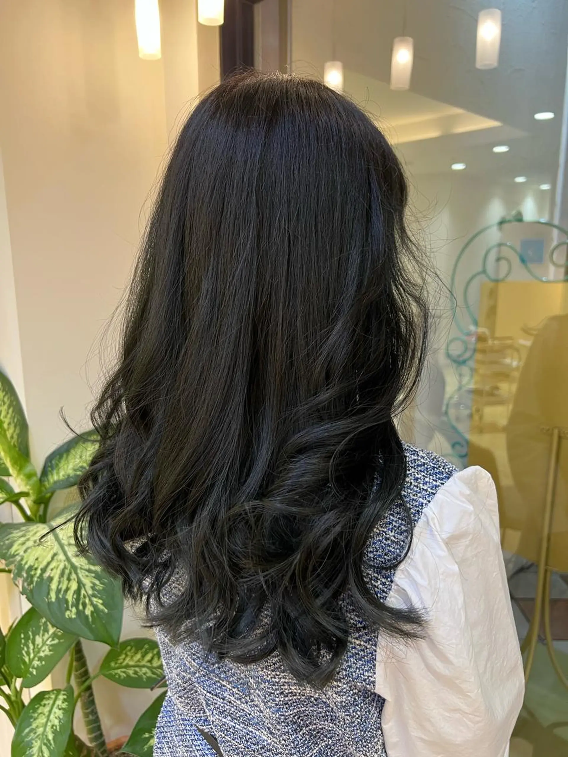 ロング カラー 黒髪 ブルーカラー ブルーブラック 最高の髪質改善🩵 艶カラー 惠美のヘアスタイル
