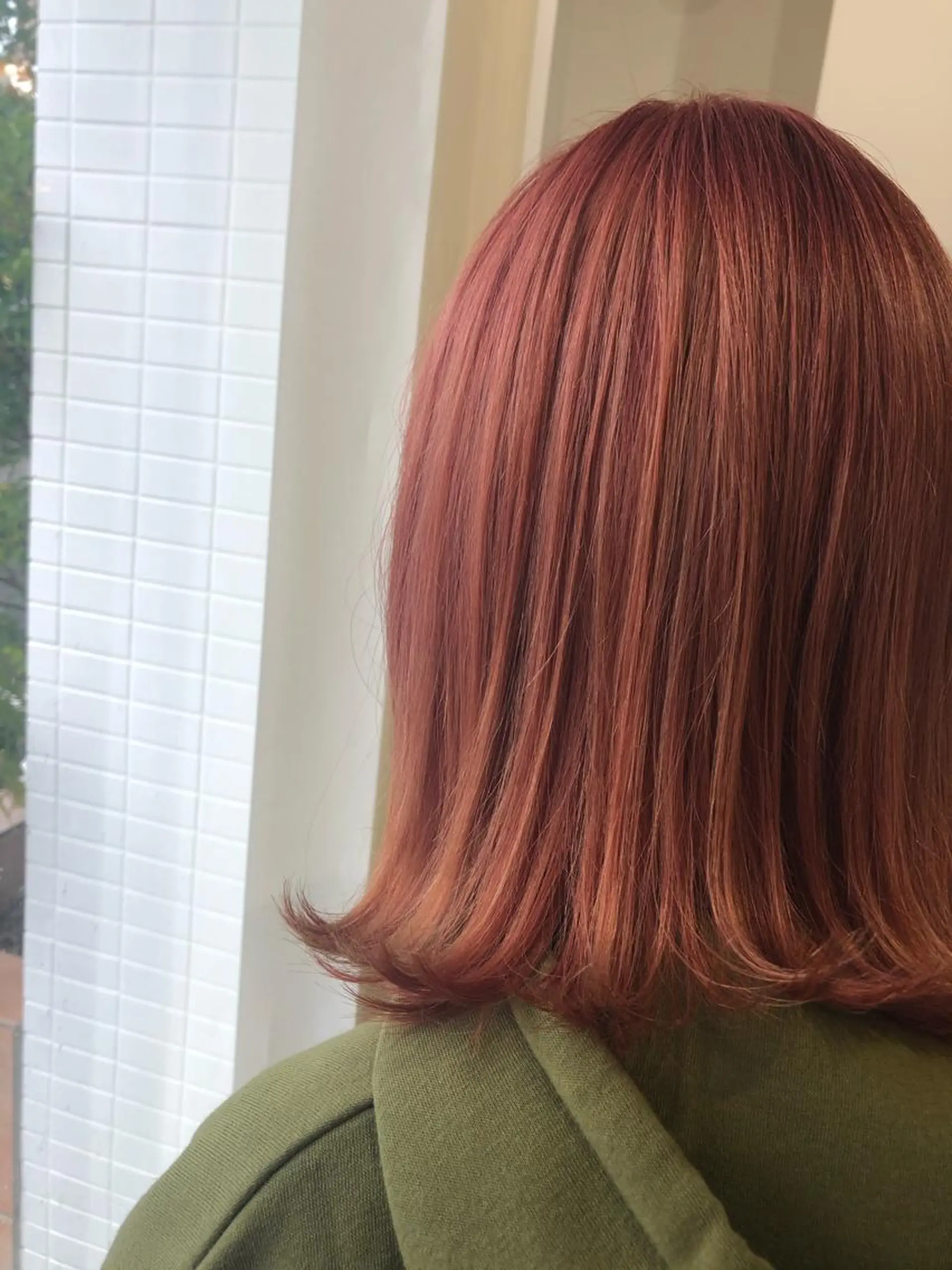 セミロング カラー オレンジ ヘアカラー トリートメント 青木 梨奈のヘアスタイル