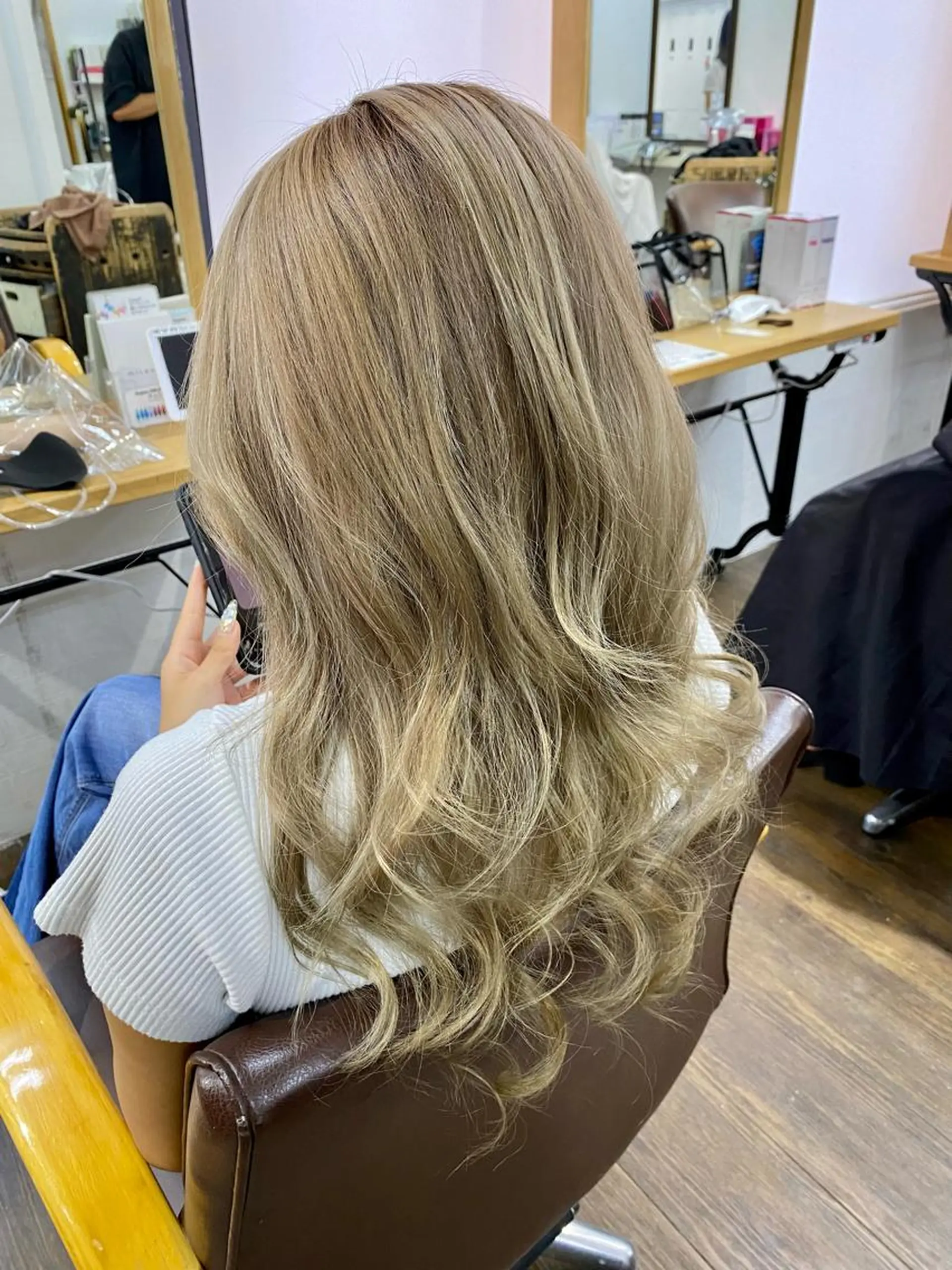 セミロング カラー ハイライトカラー ハイライト カット ヘアカラー IwAsh大和駅前店 河野亜里香のヘアスタイル