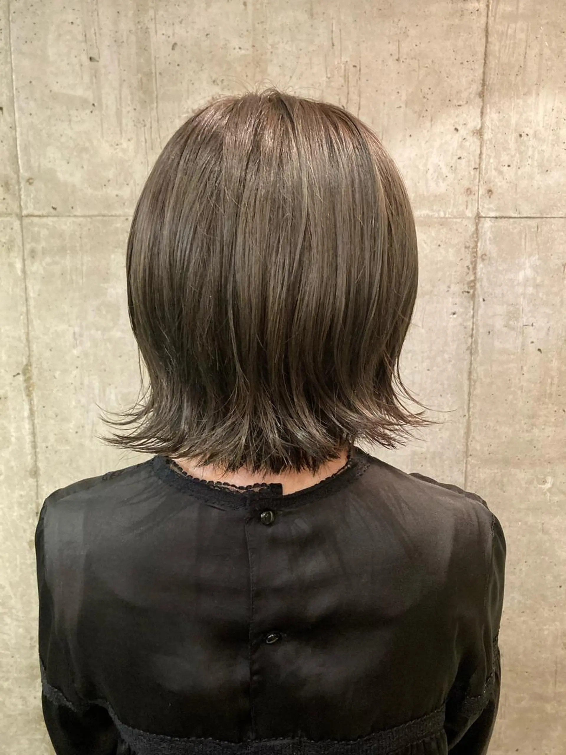 ショート カラー ブリーチ 透明感カラー グレージュ オリーブグレージュ オリーブグレー ✂︎岡根 京花✂︎のヘアスタイル