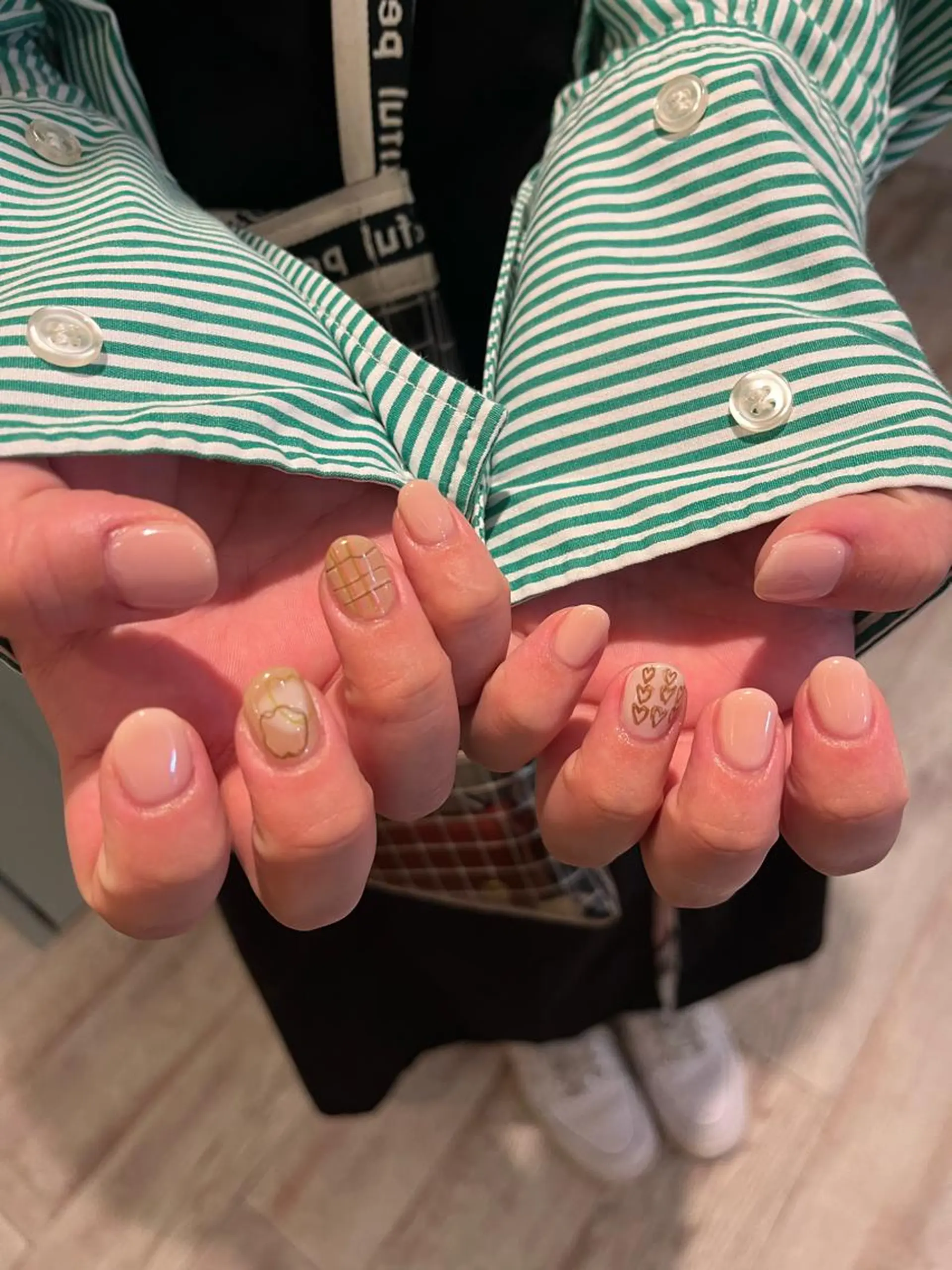 ネイル ハンドネイル une／YUKINA 🫧大人nuanceのネイルデザイン