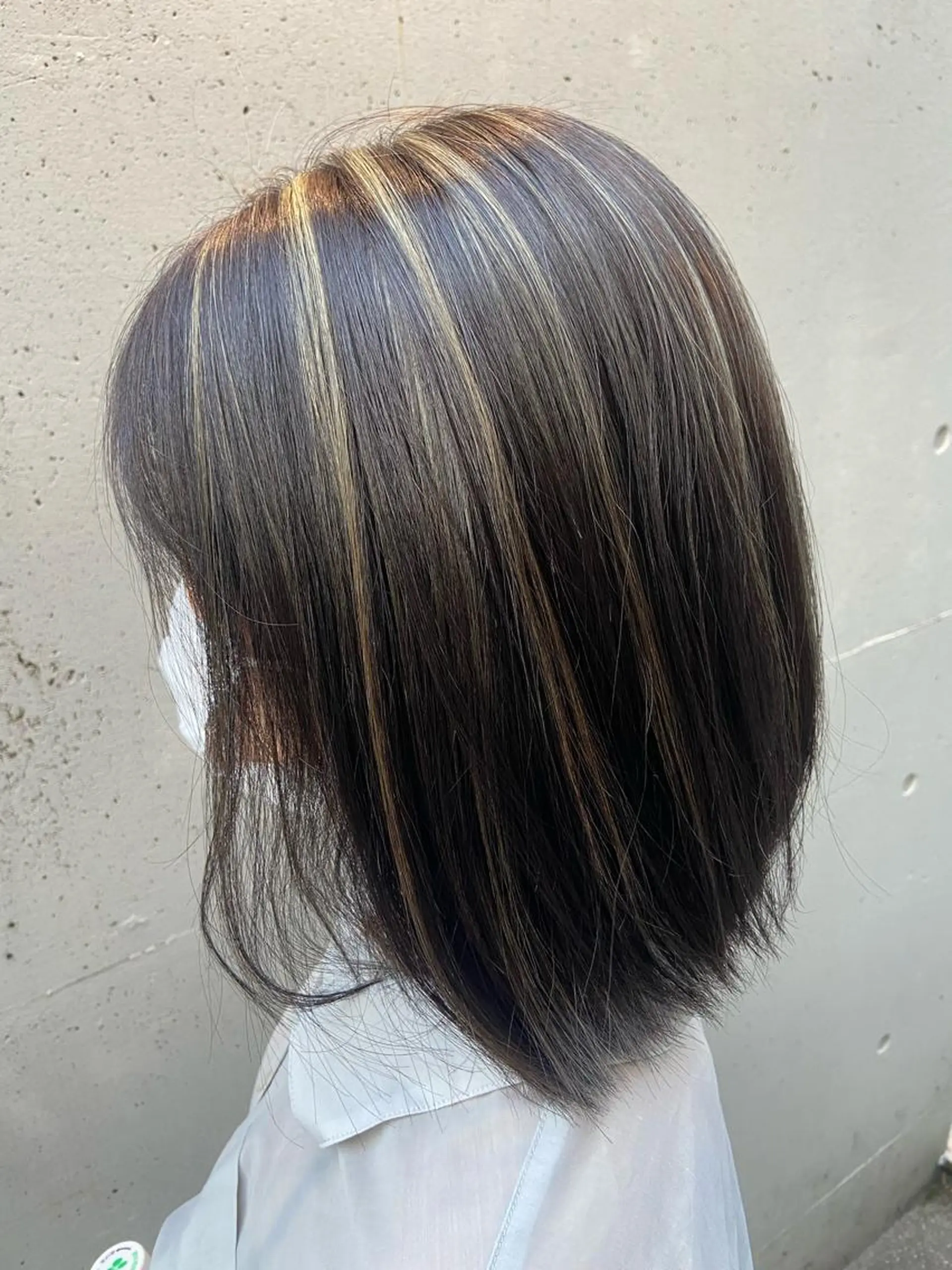 カラー ハイライトカラー 西田 莉緒のヘアスタイル
