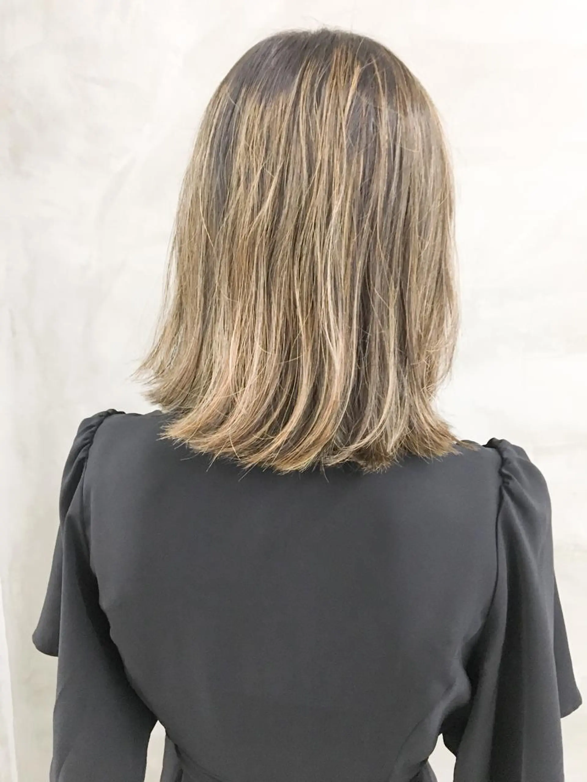 カラー 切りっぱなしボブ ブリーチ グレージュ ハイライトカラー ボブ ヘッドスパ (女性限定)🍋モエのヘアスタイル