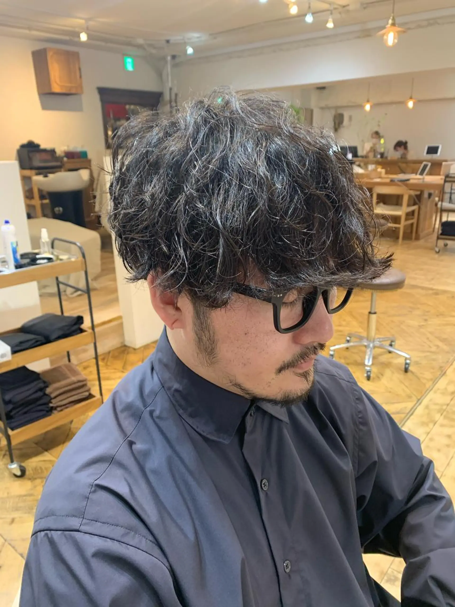 ミディアム パーマ メンズ 三矢 ちなつのヘアスタイル